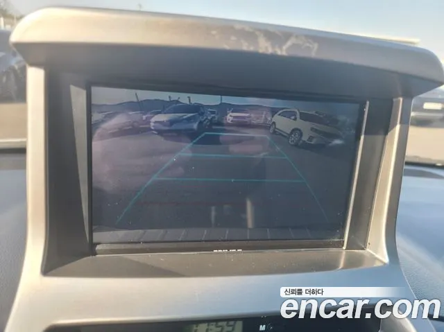 Kia Carnival R 2012 — 11