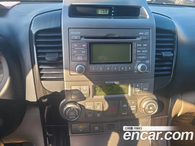 Kia Carnival R 2012 — 16