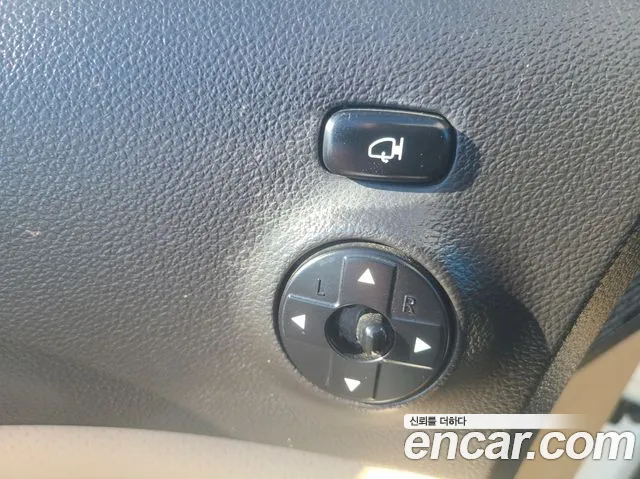 Kia Carnival R 2012 — 17