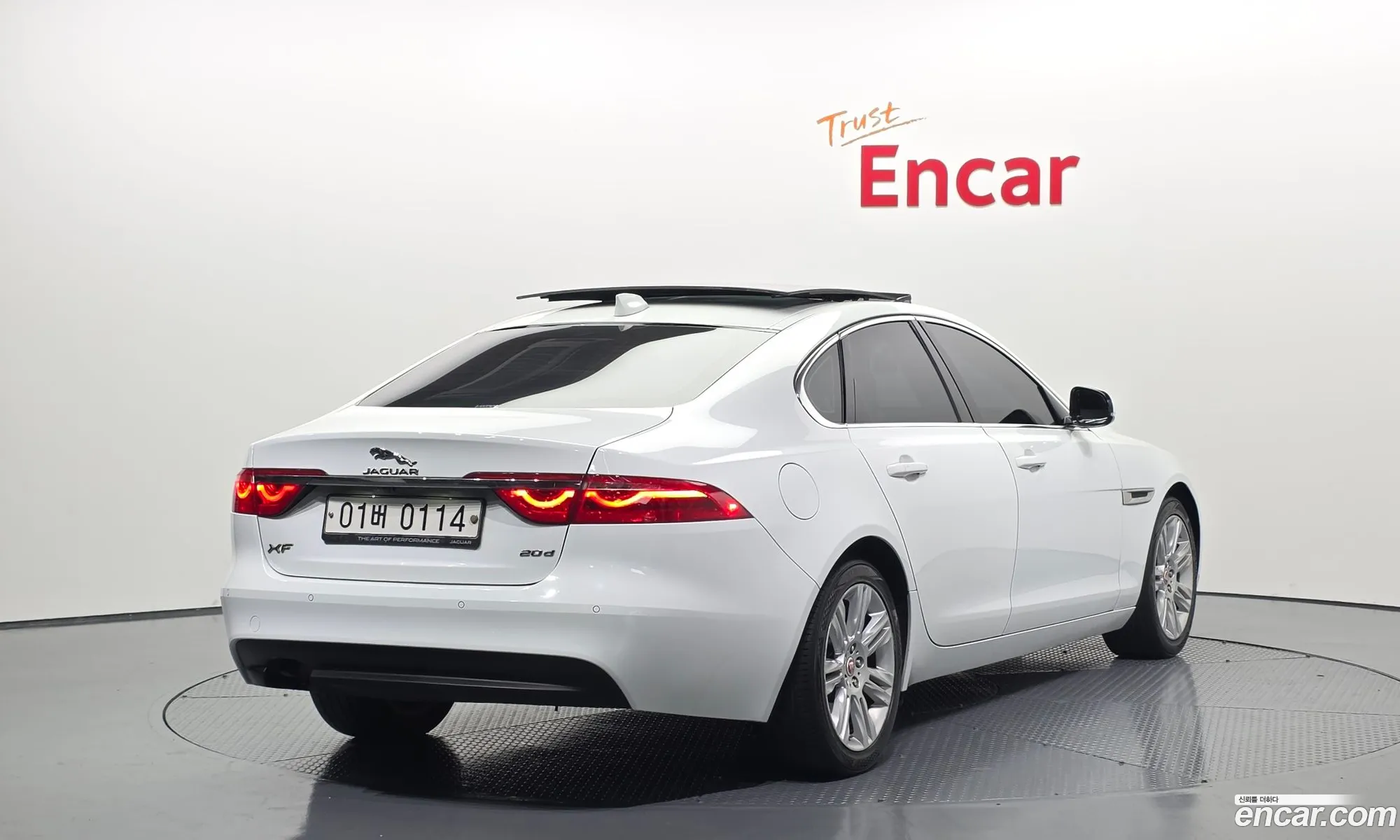 Jaguar XF 2016 SAJBB4BN2HCY32227 — 16