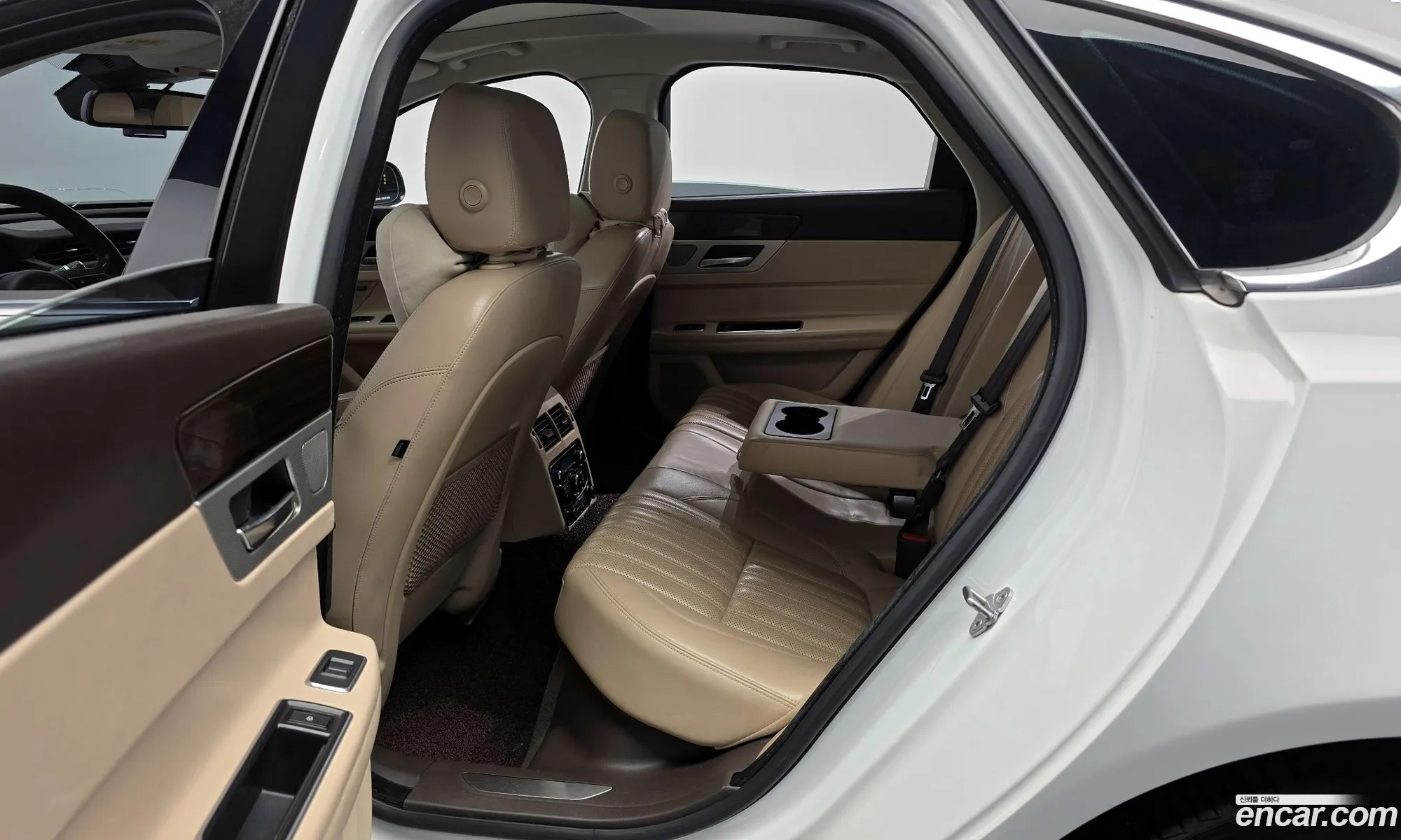 Jaguar XF 2016 SAJBB4BN2HCY32227 — 12
