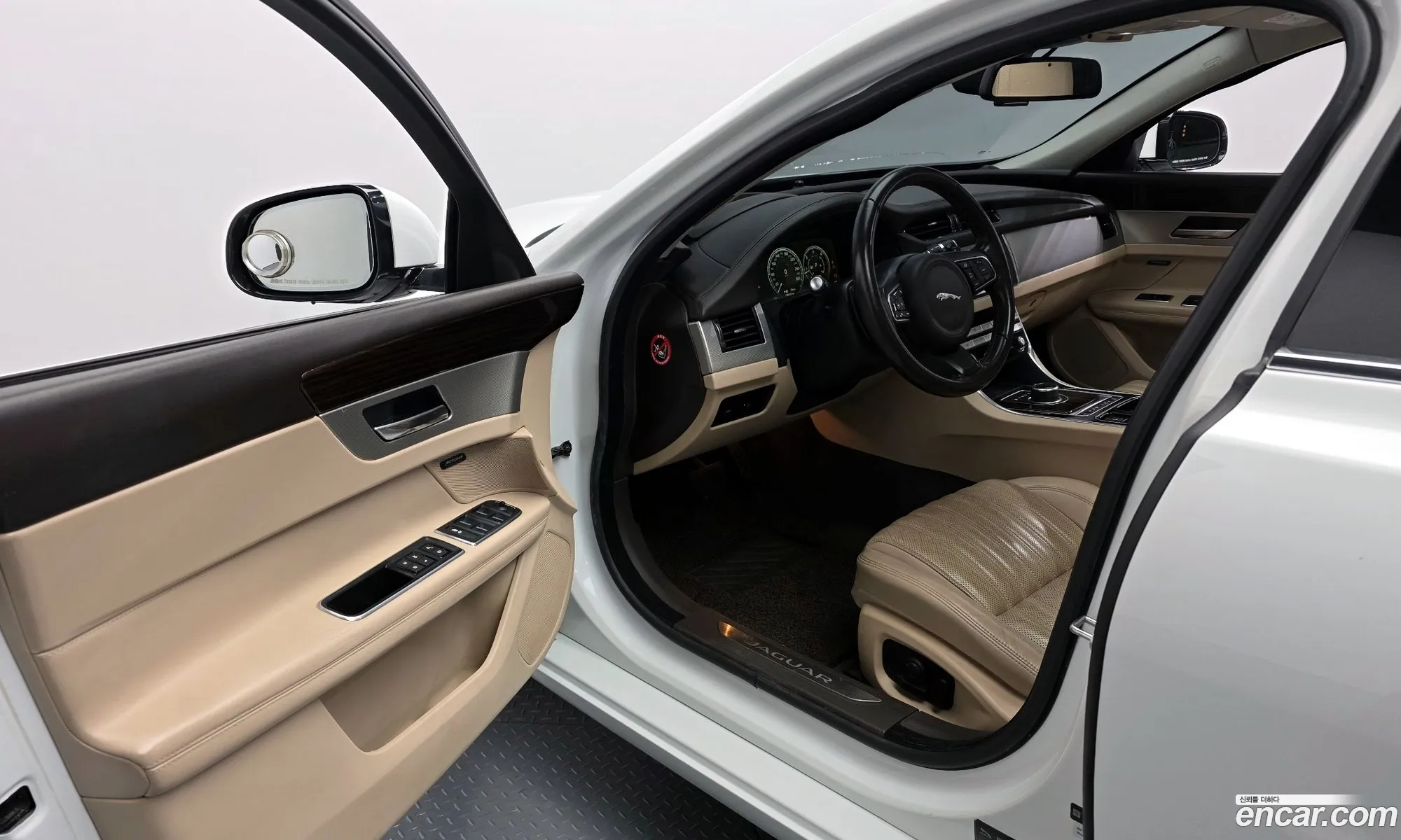 Jaguar XF 2016 SAJBB4BN2HCY32227 — 5