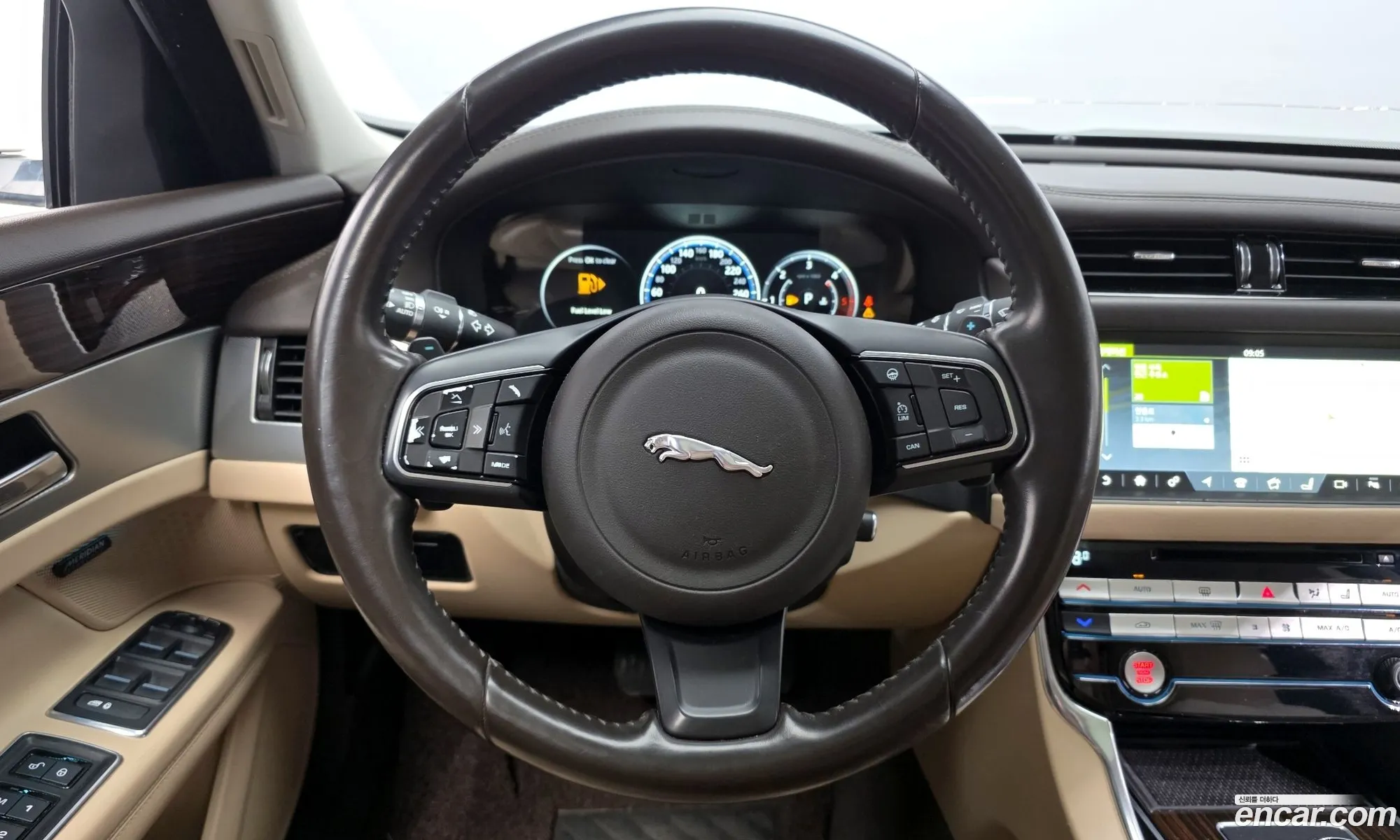 Jaguar XF 2016 SAJBB4BN2HCY32227 — 11