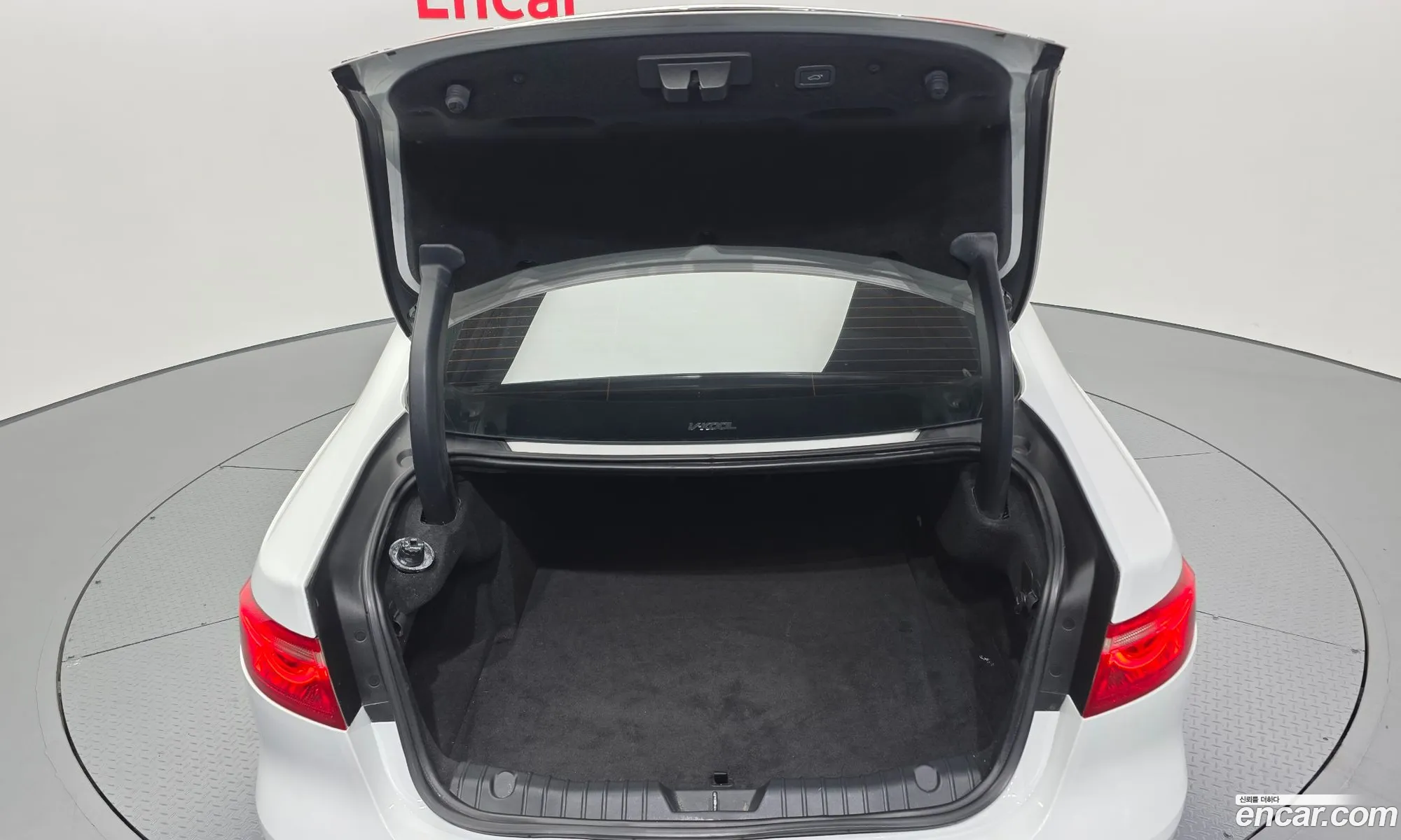 Jaguar XF 2016 SAJBB4BN2HCY32227 — 13