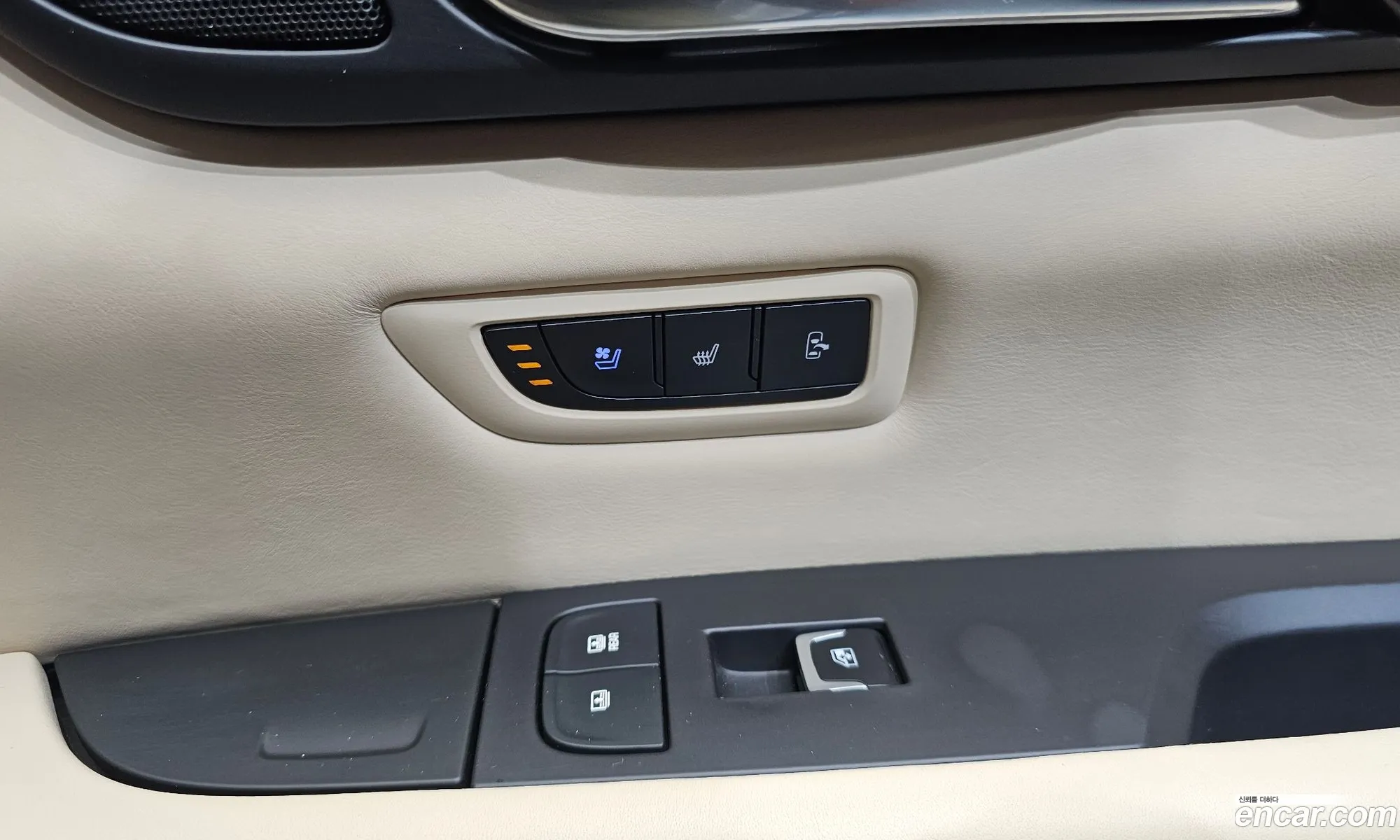 Cadillac CT6 2016 1G6K95RS1HU126133 — 5