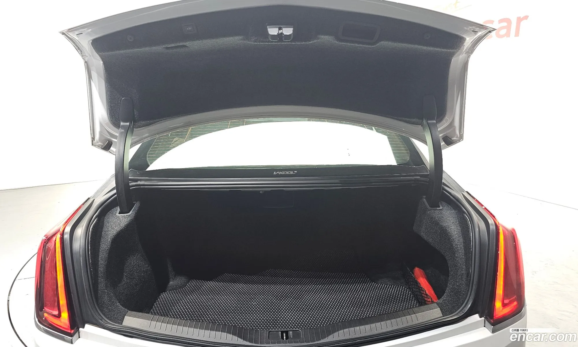 Cadillac CT6 2016 1G6K95RS1HU126133 — 19