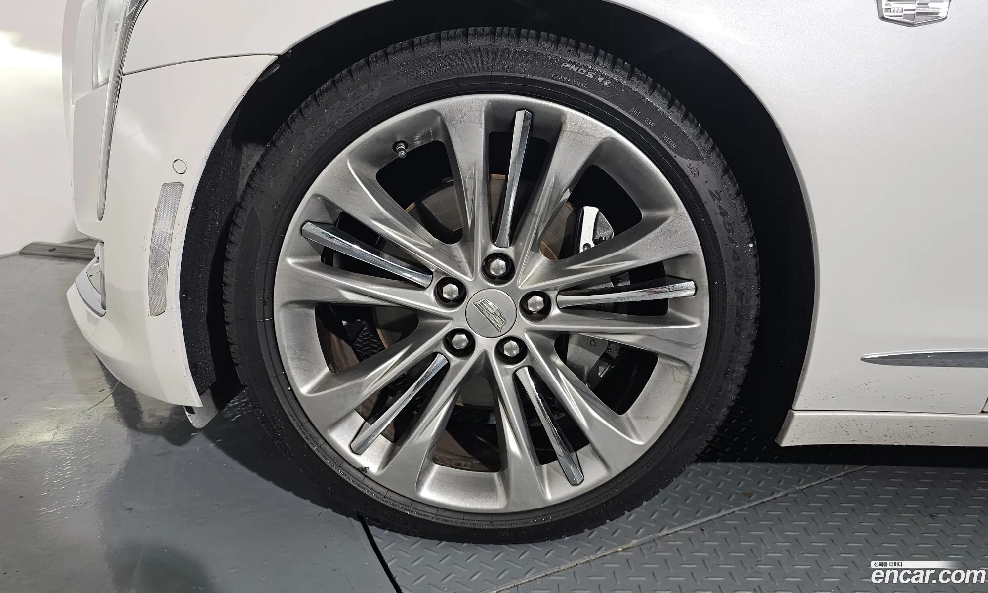Cadillac CT6 2016 1G6K95RS1HU126133 — 14