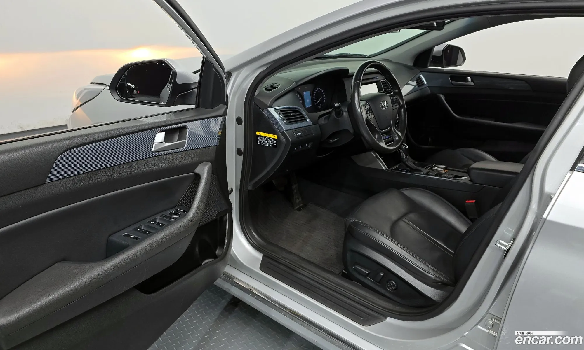 Hyundai LF Sonata Hybrid 2016 — 19