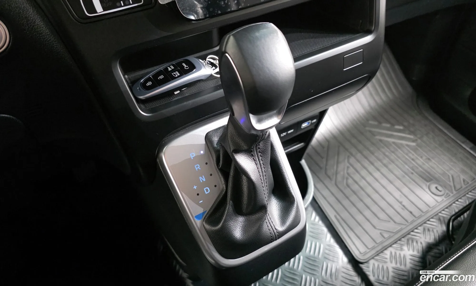 Hyundai Staria 2023 — 17