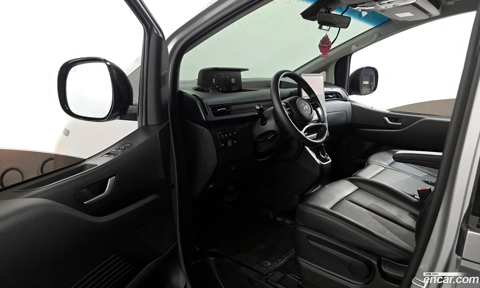 Hyundai Staria 2023 — 16