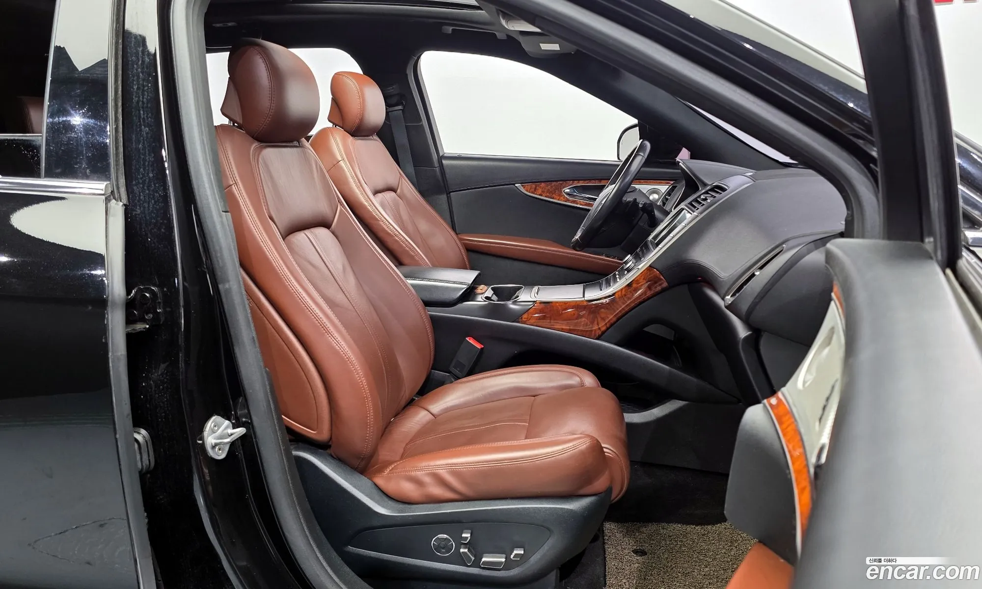 Lincoln MKX 2017 2LMPJ8LP5HBL37874 — 16