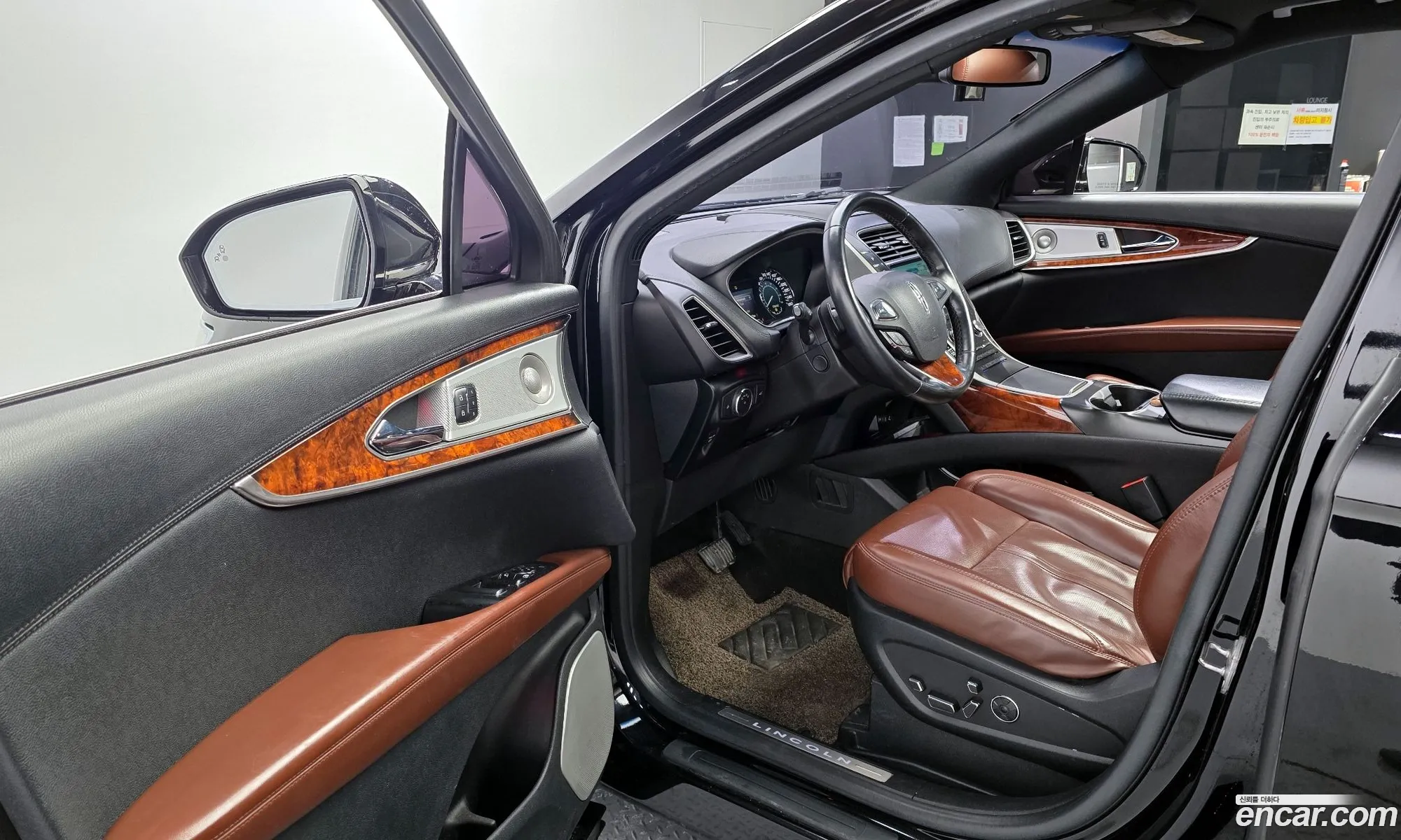 Lincoln MKX 2017 2LMPJ8LP5HBL37874 — 2