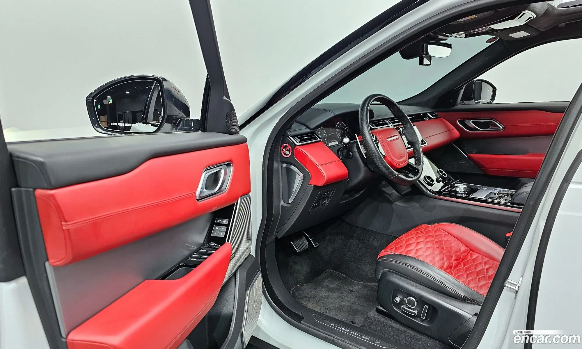 Land Rover Range Rover Velar 2019 SALYA2BEXKA237010 — 2