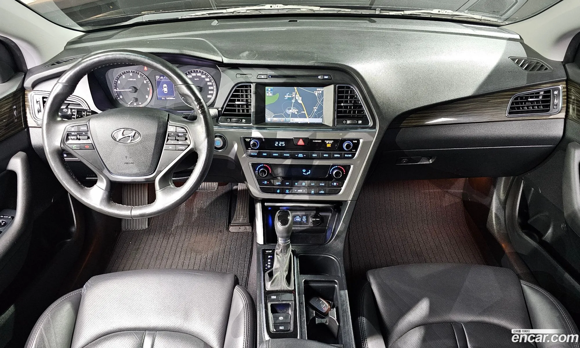 Hyundai LF Sonata 2016 — 19