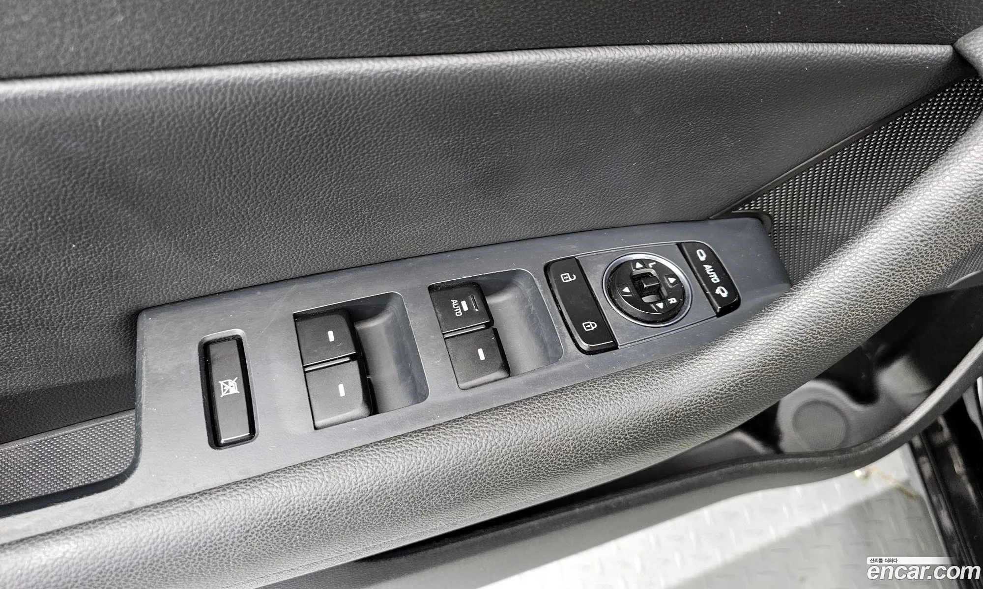 Hyundai LF Sonata 2016 — 12