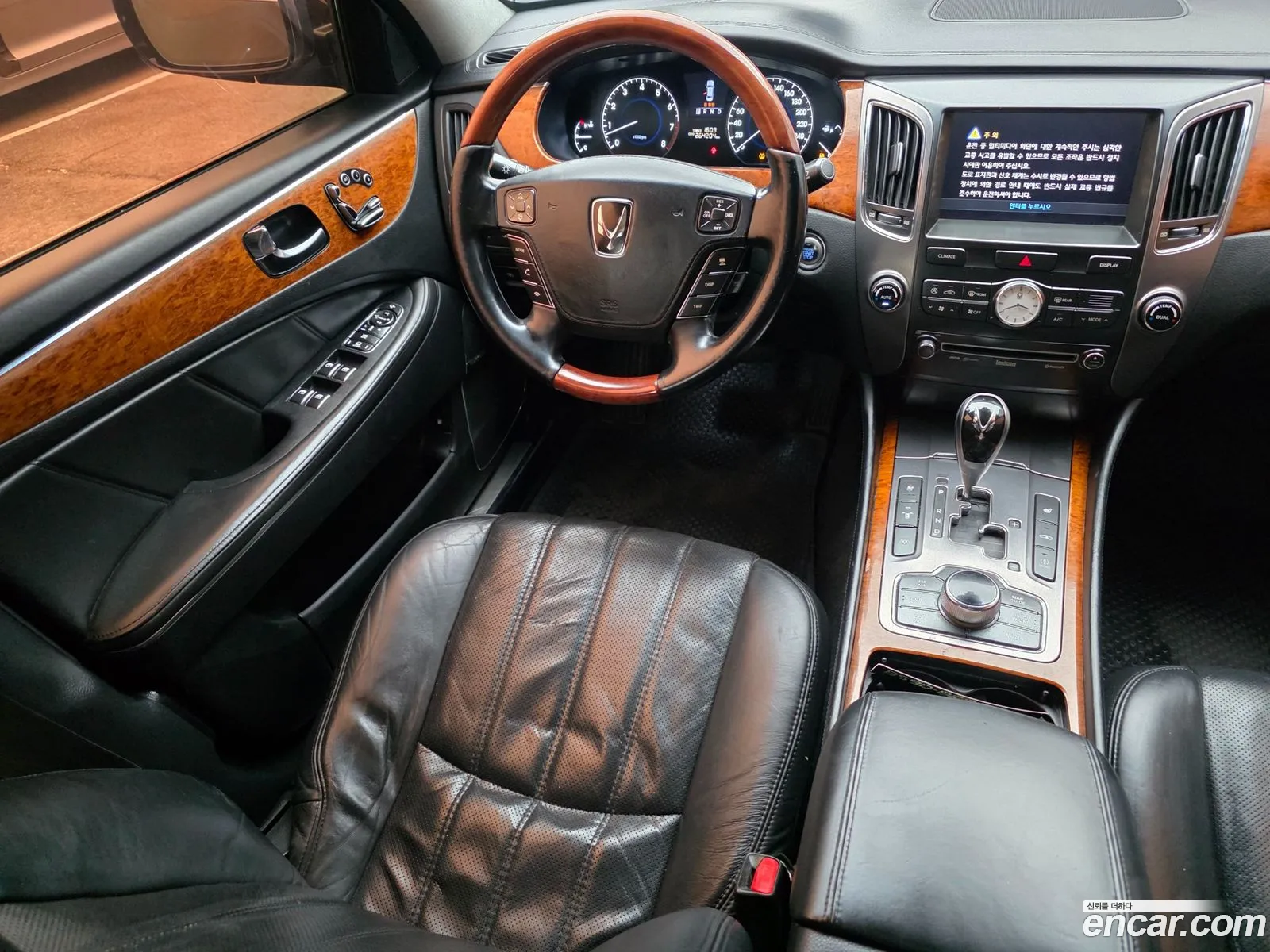 Hyundai Equus 2009 — 19