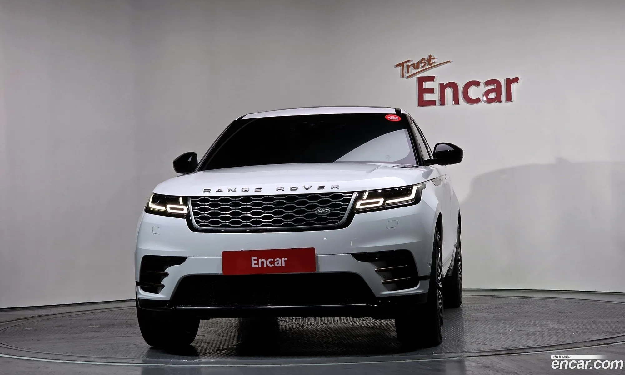 Land Rover Range Rover Velar 2017 — 17