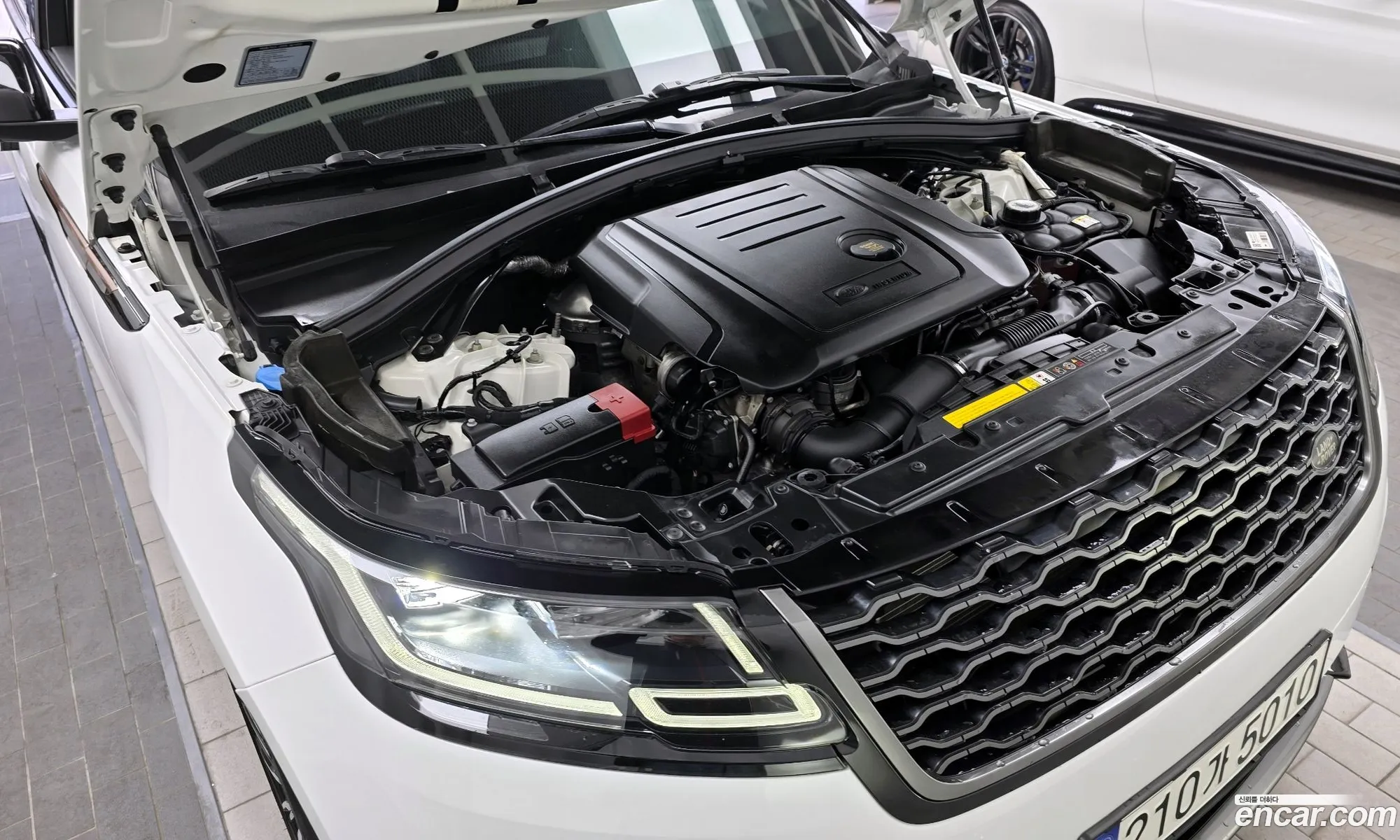 Land Rover Range Rover Velar 2017 — 12