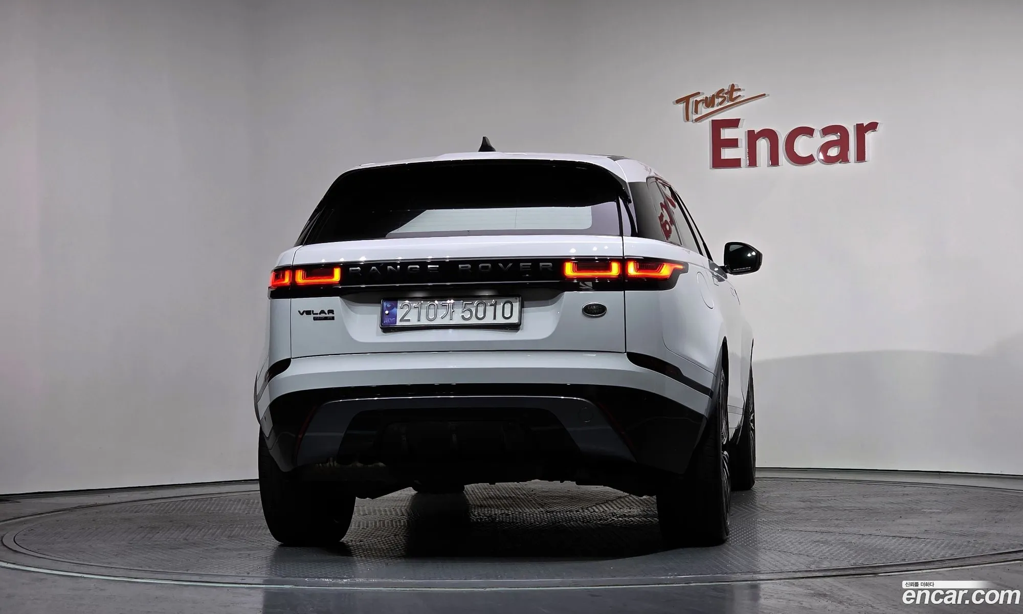Land Rover Range Rover Velar 2017 — 16