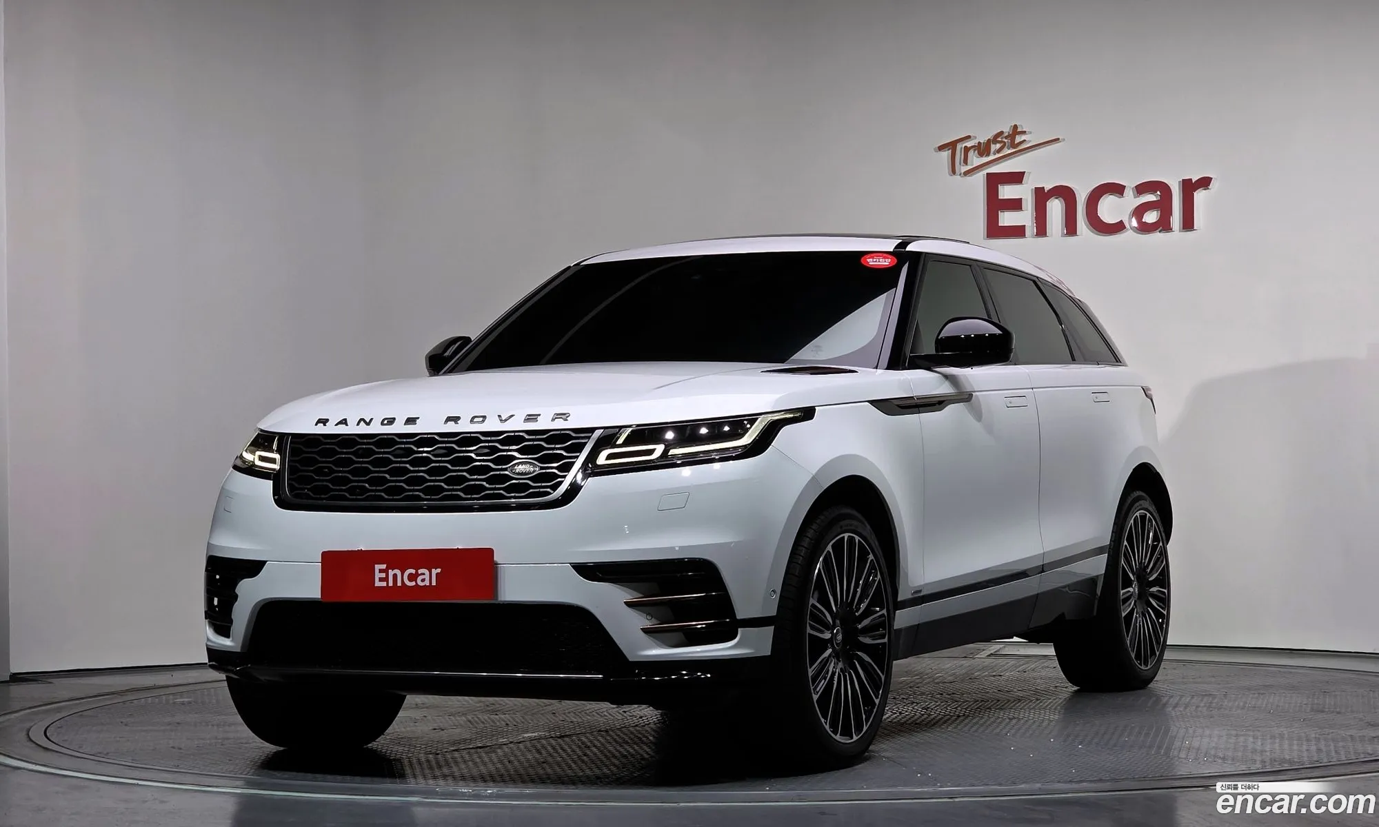 Land Rover Range Rover Velar 2017 — 13