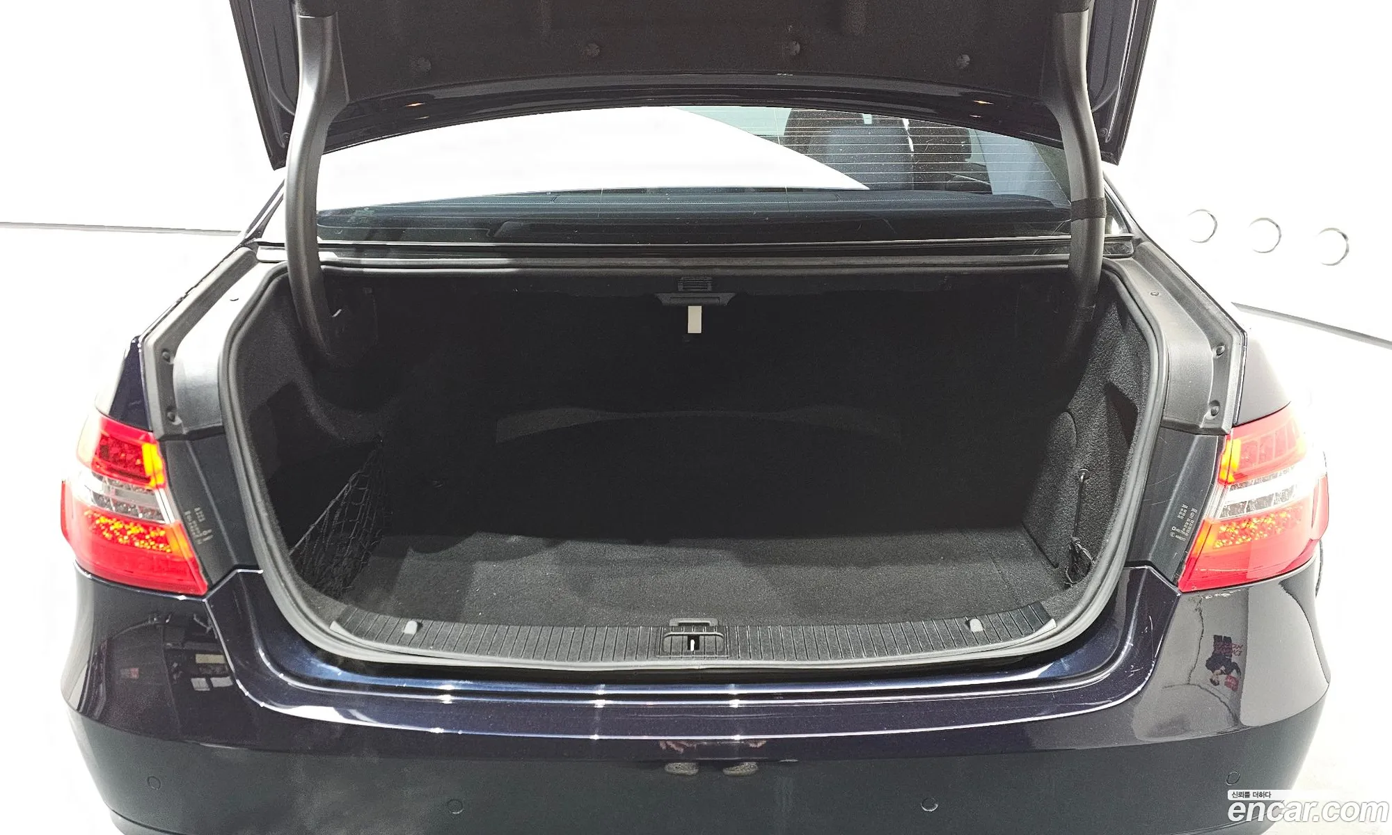 Mercedes-Benz E-Class W212 2011 WDDHF4JB3BA442461 — 8