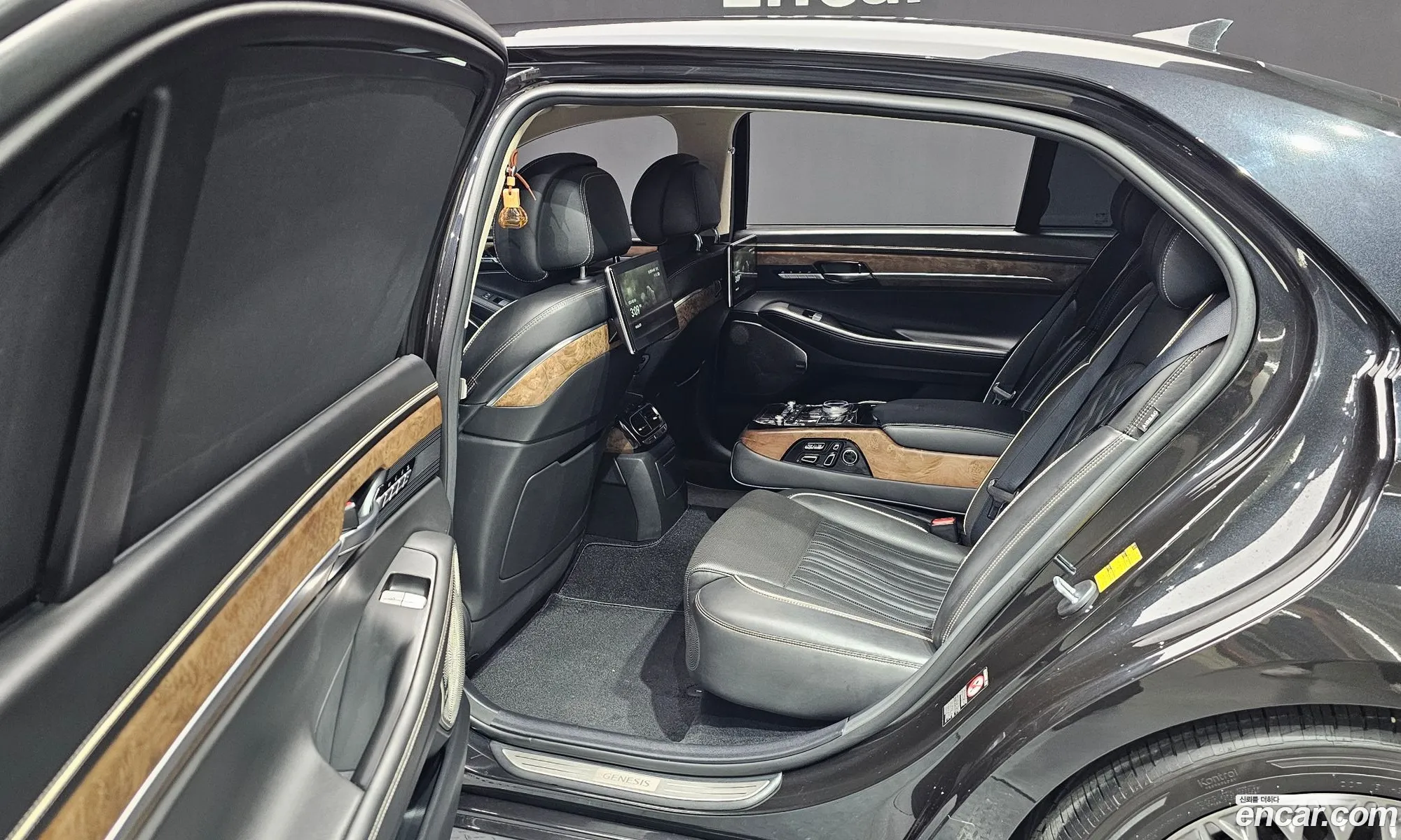 Genesis G90 2019 KMHG541HDKU064756 — 19