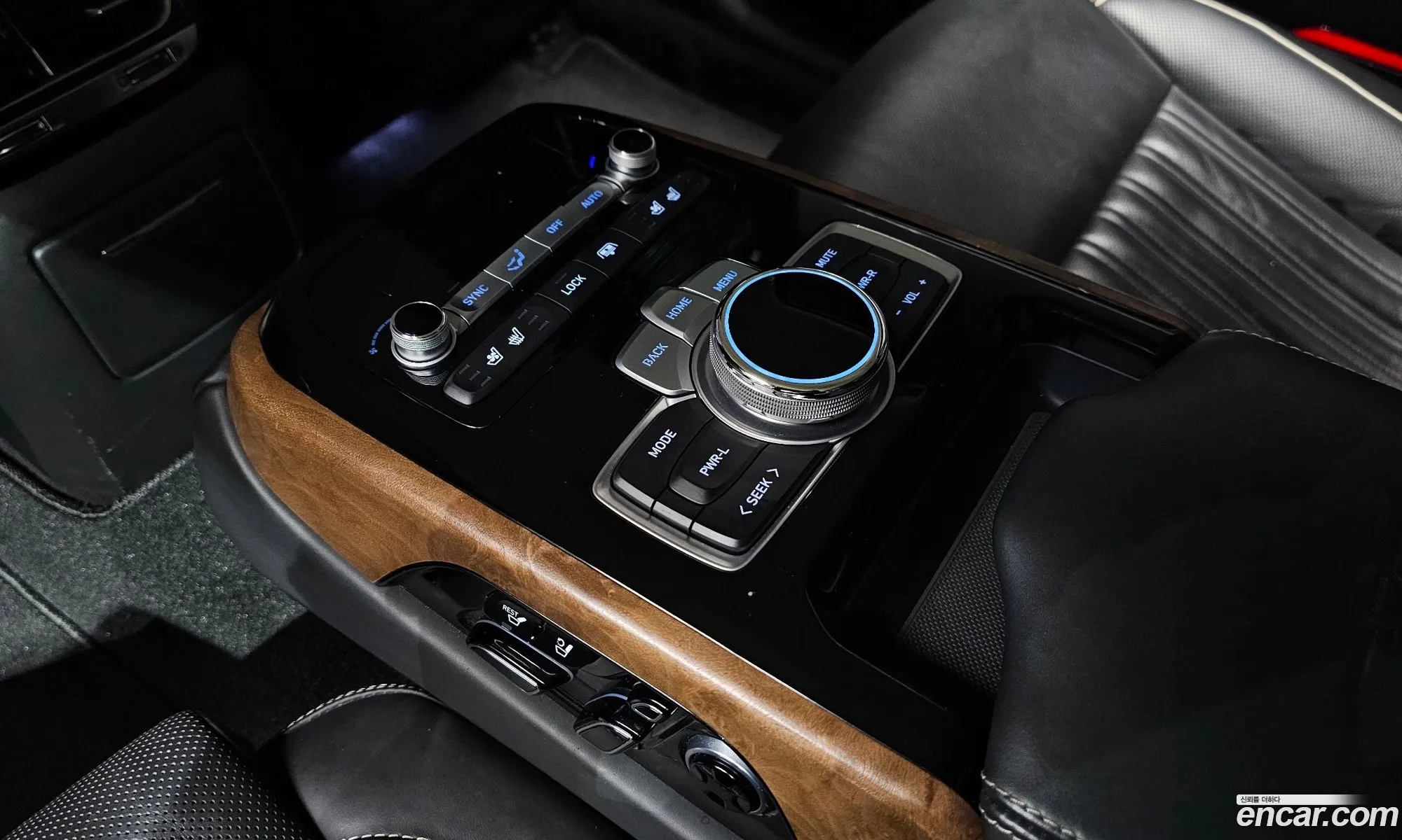 Genesis G90 2019 KMHG541HDKU064756 — 12