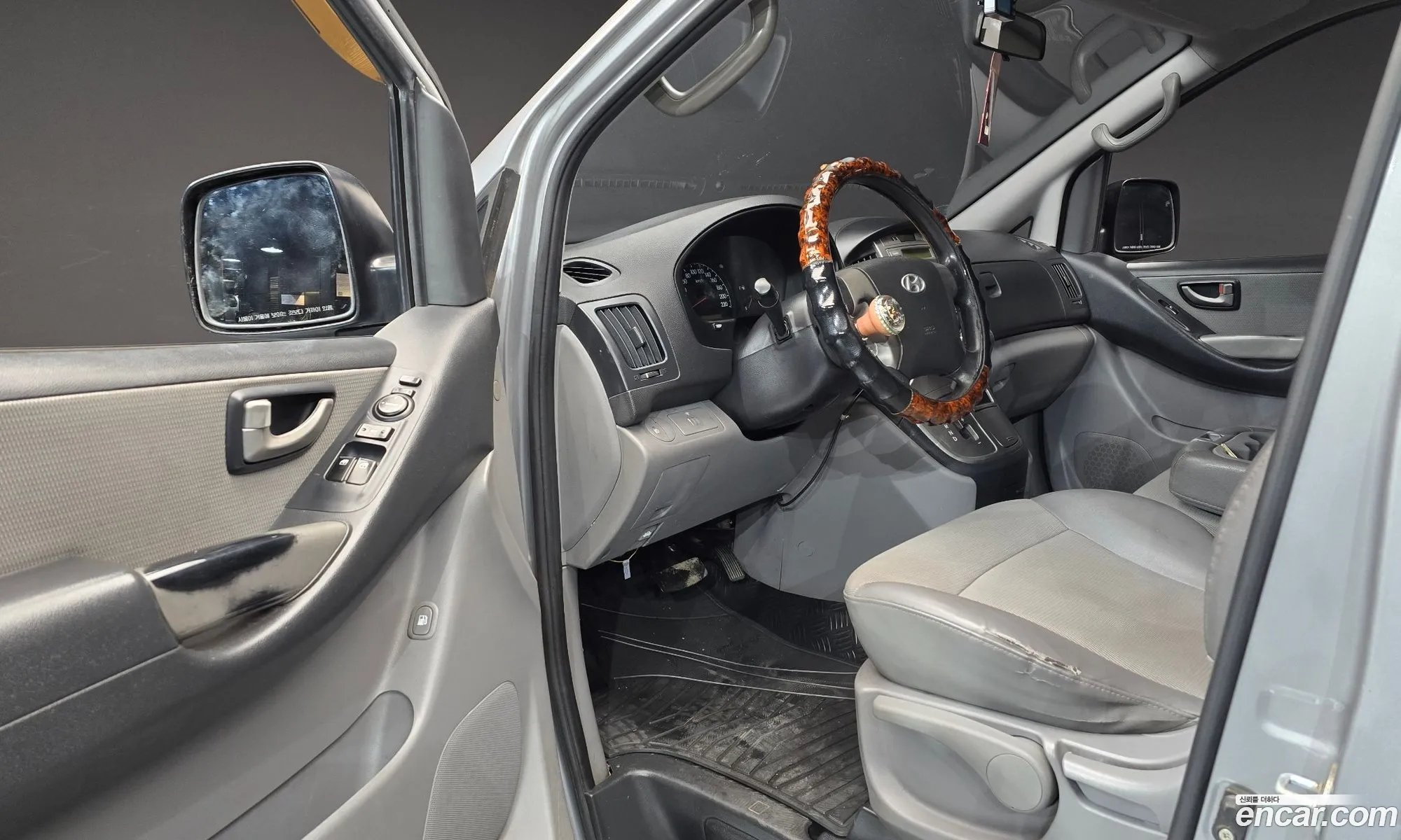 Hyundai Grand Starex 2010 — 17