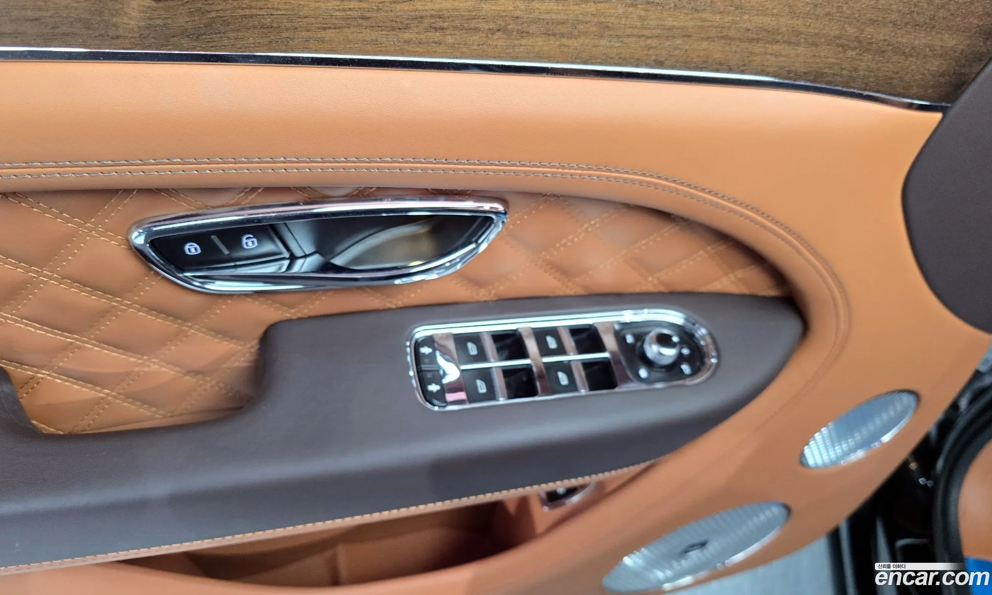 Bentley Bentayga 2023 SJAAT14V8PC021907 — 4