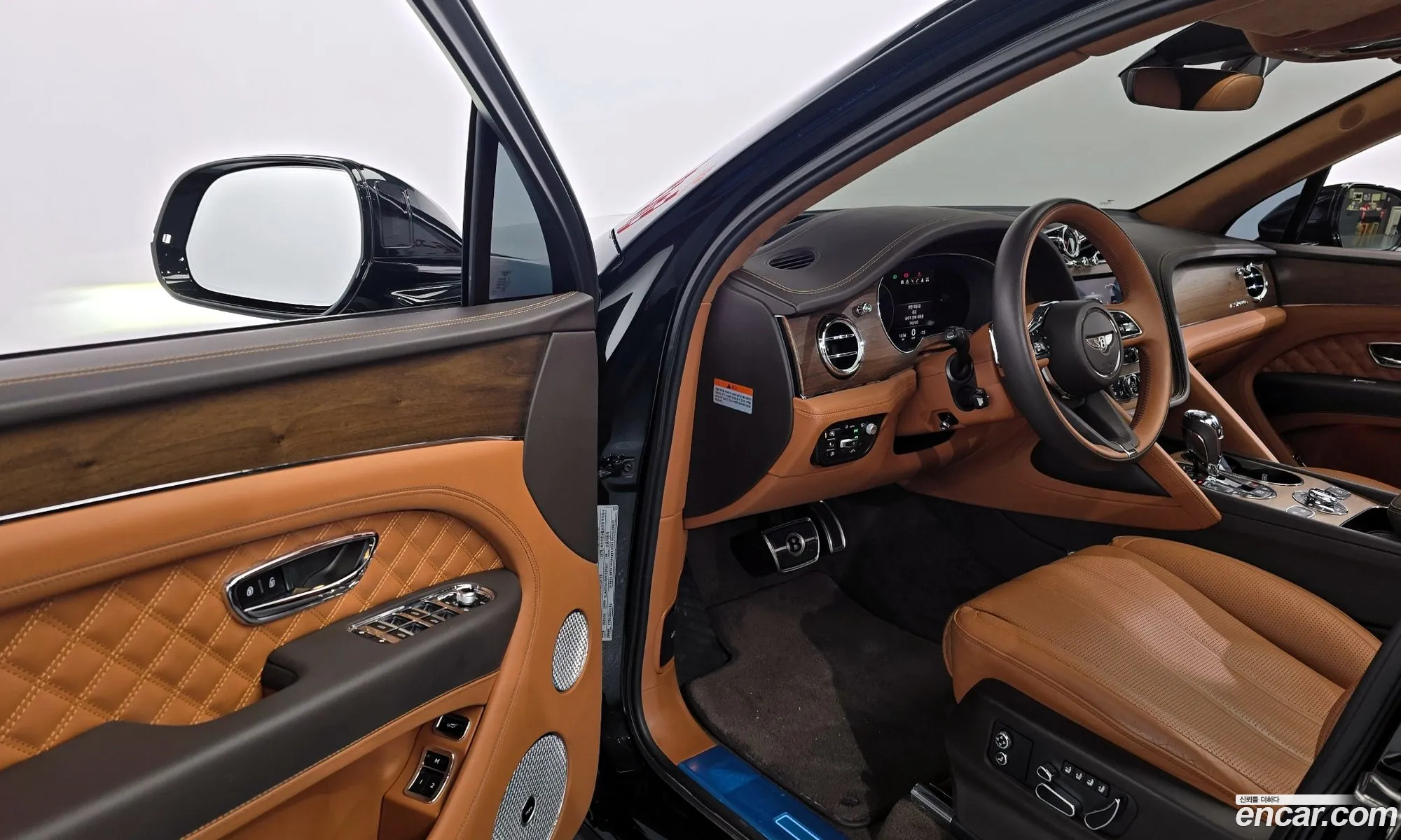 Bentley Bentayga 2023 SJAAT14V8PC021907 — 15