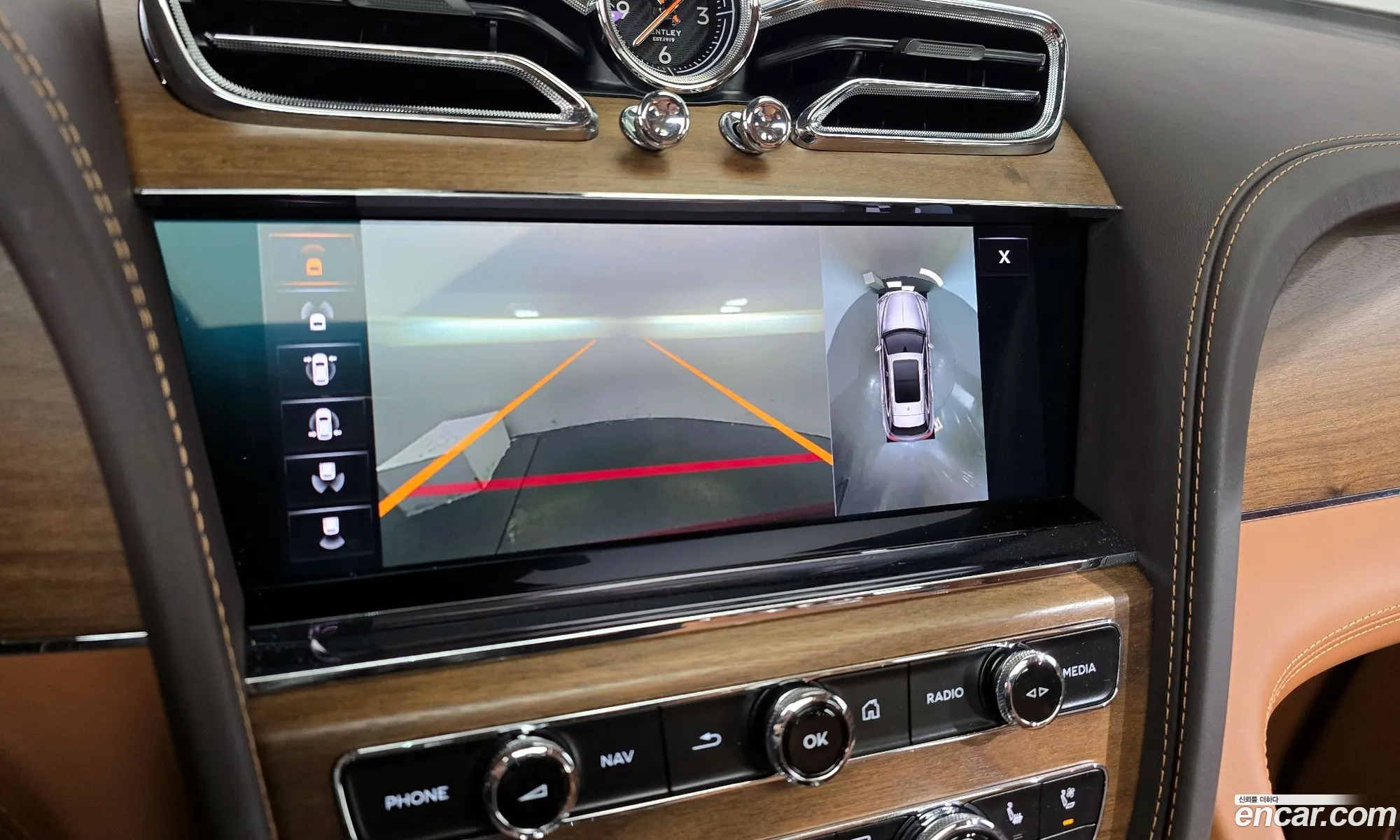 Bentley Bentayga 2023 SJAAT14V8PC021907 — 16