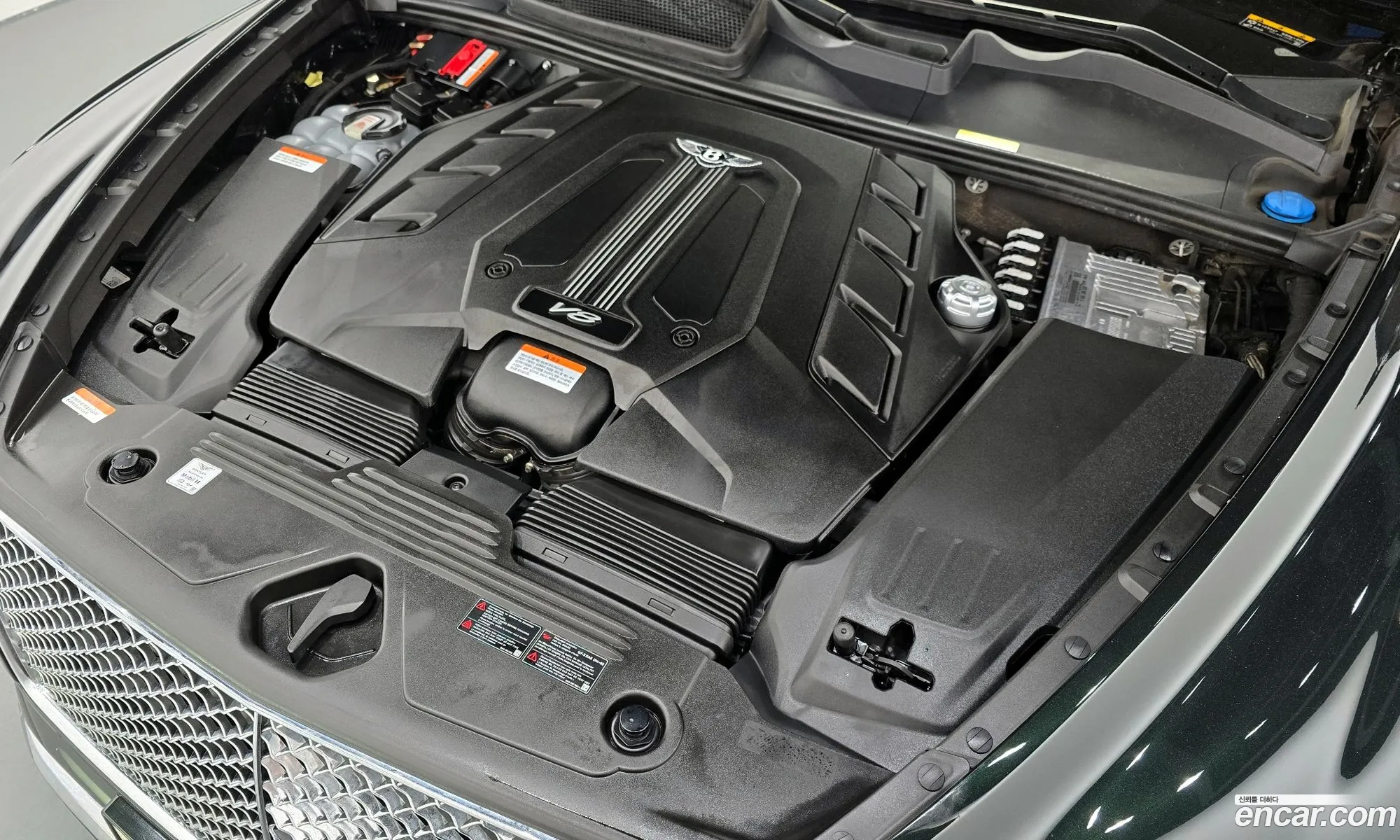 Bentley Bentayga 2023 SJAAT14V8PC021907 — 18