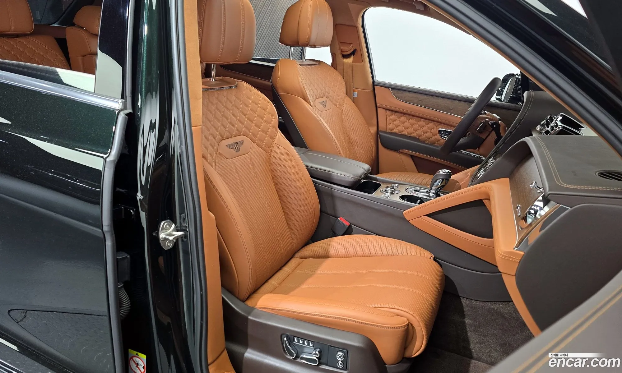 Bentley Bentayga 2023 SJAAT14V8PC021907 — 19