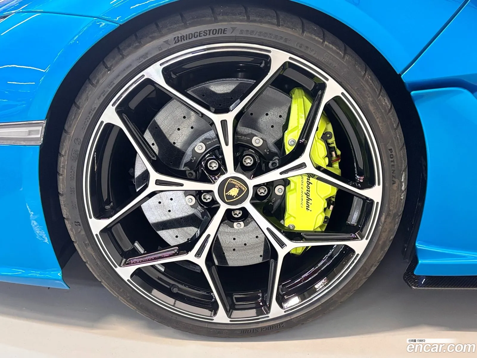Lamborghini Revuelto 2025 — 12
