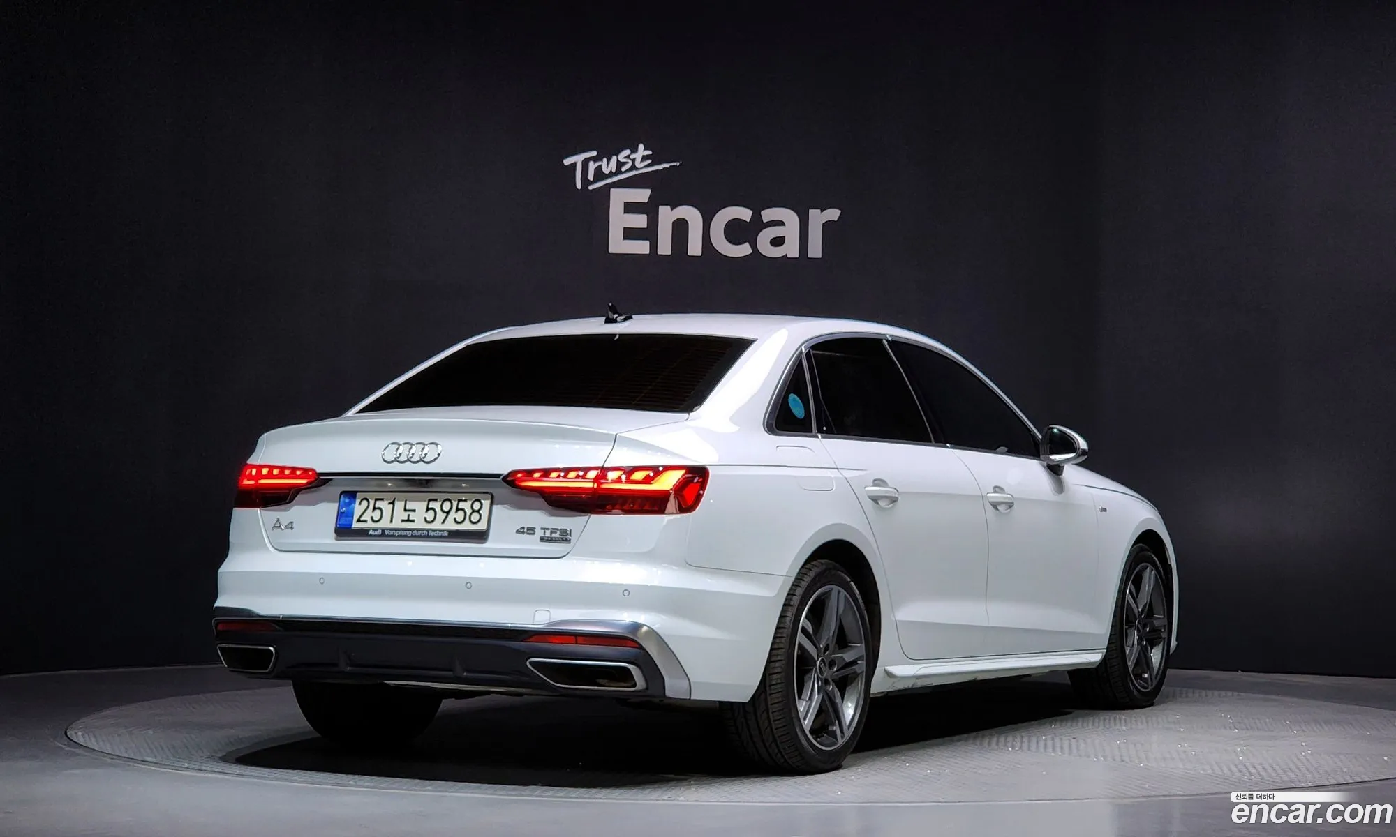 Audi A4 2021 WAUZZZF45MN009858 — 4