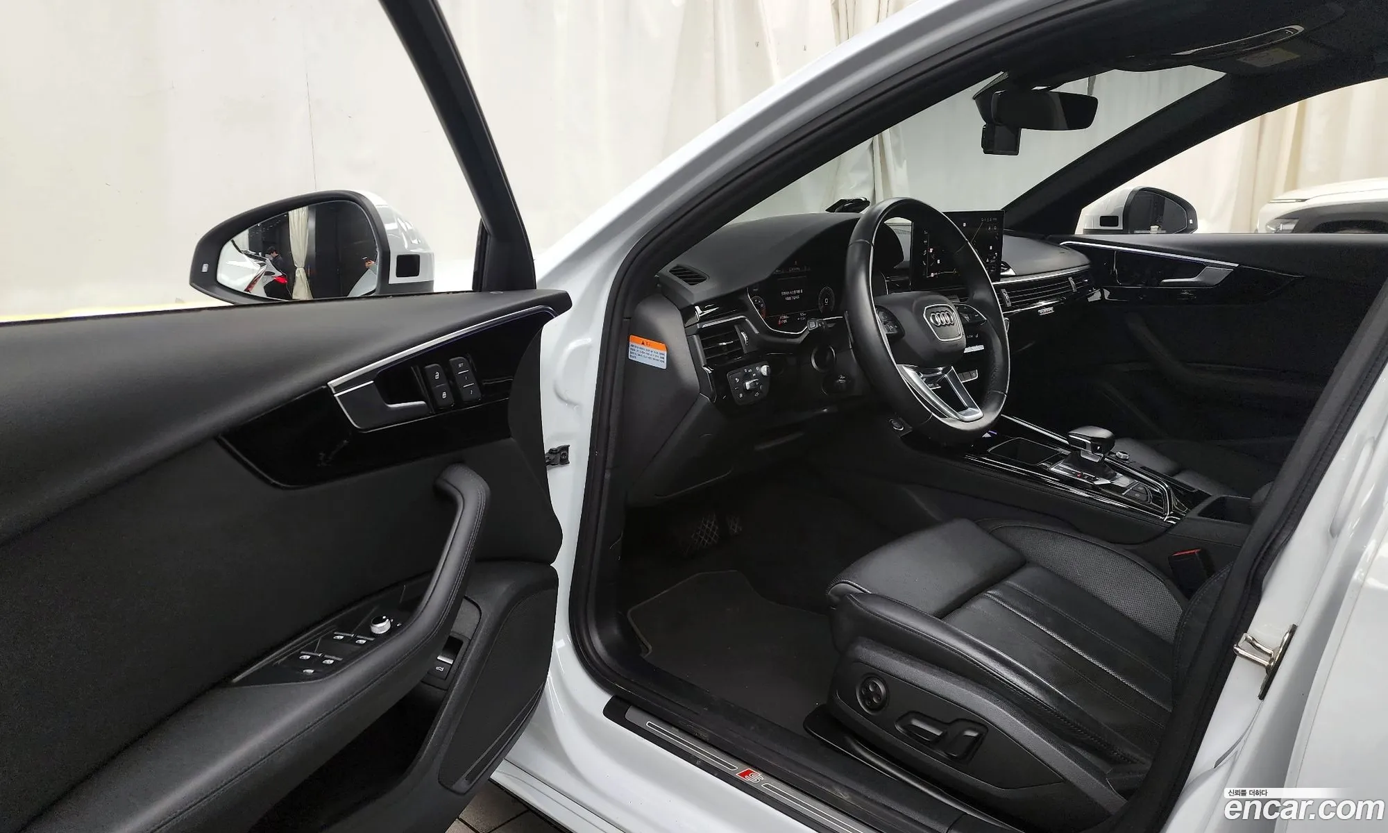 Audi A4 2021 WAUZZZF45MN009858 — 3