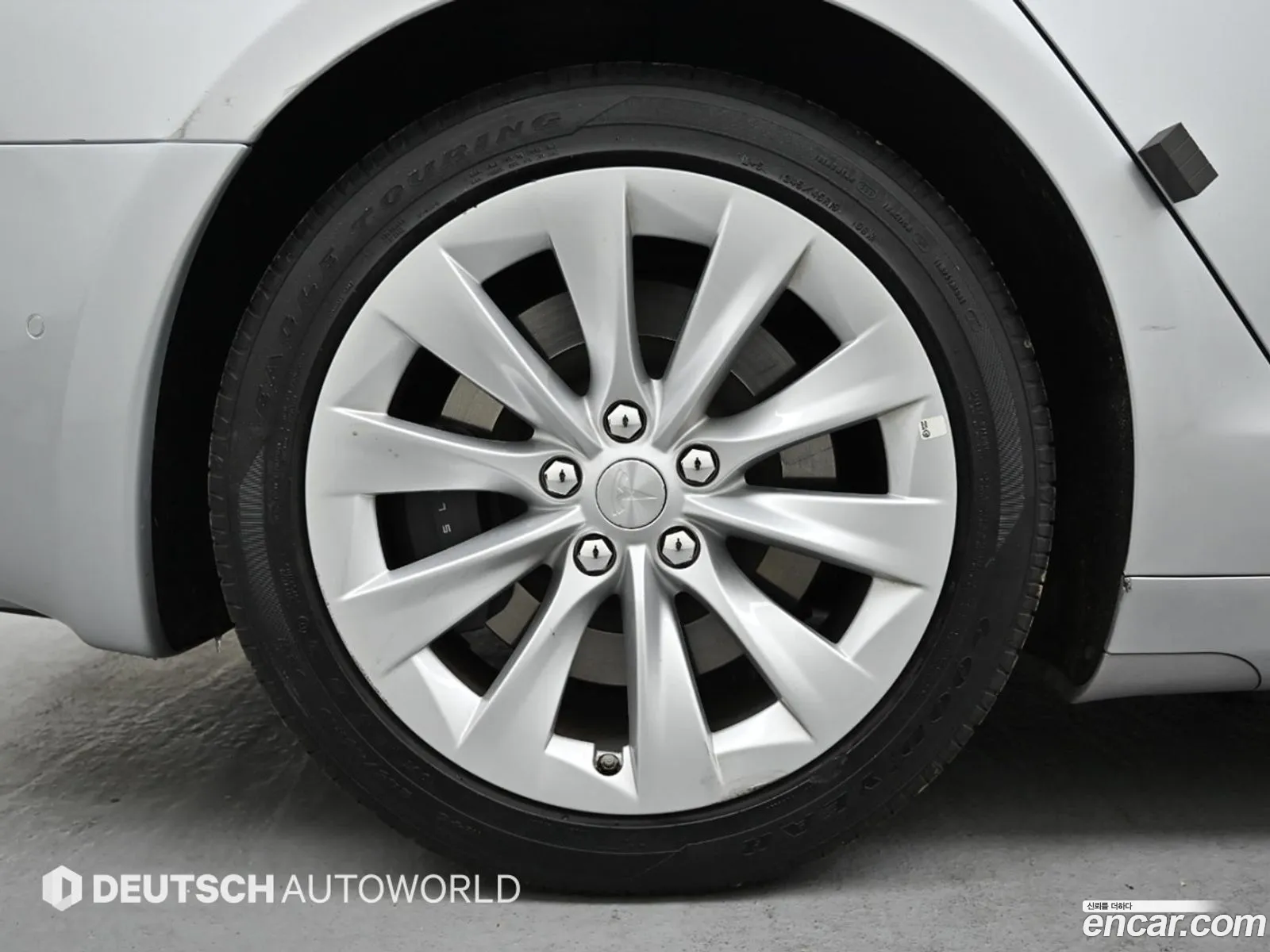 Tesla Model S 2017 — 18