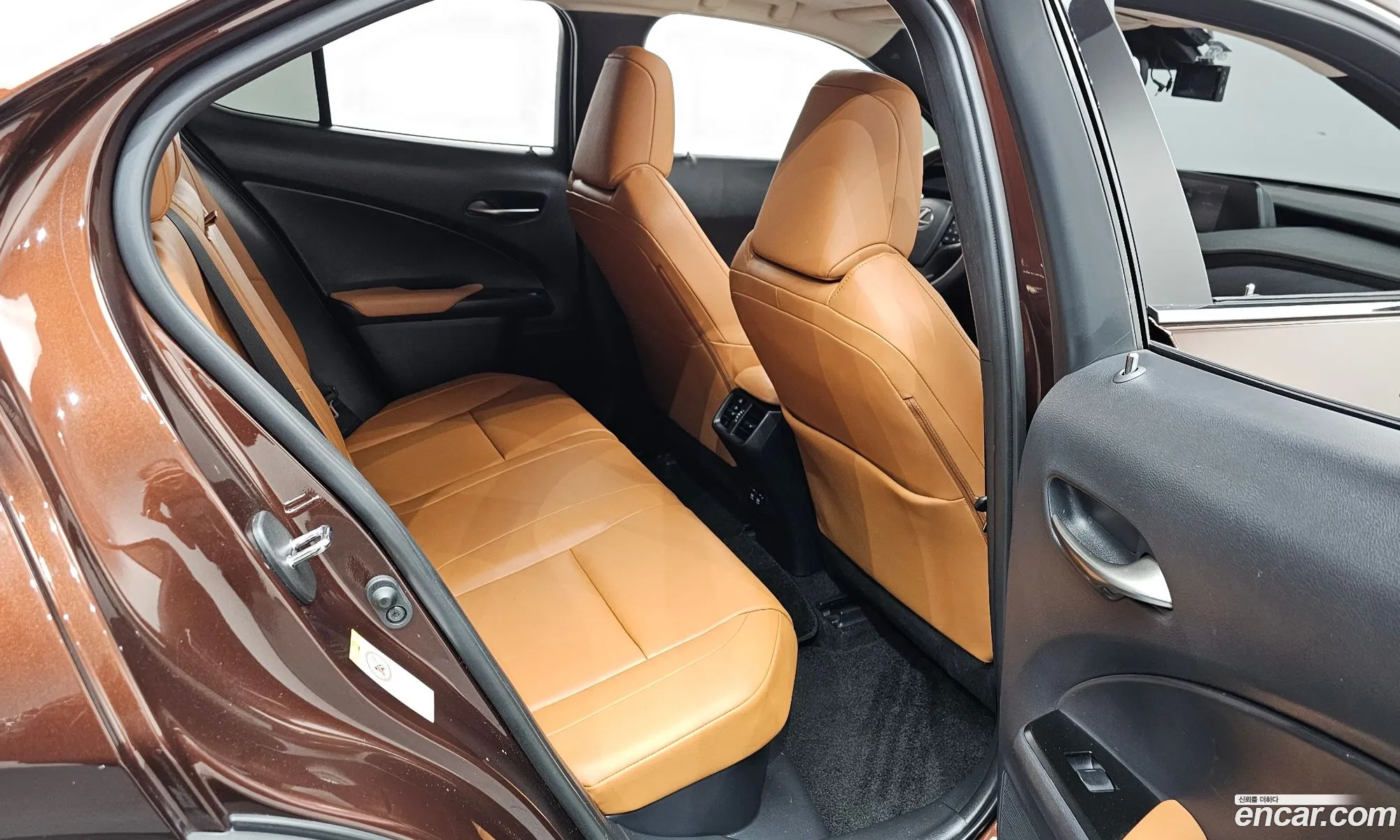 Lexus UX250h 2019 — 19