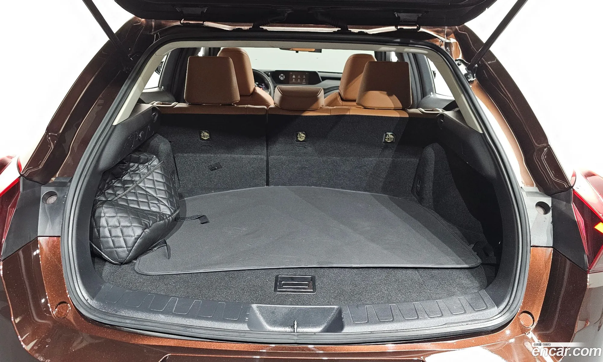 Lexus UX250h 2019 — 11