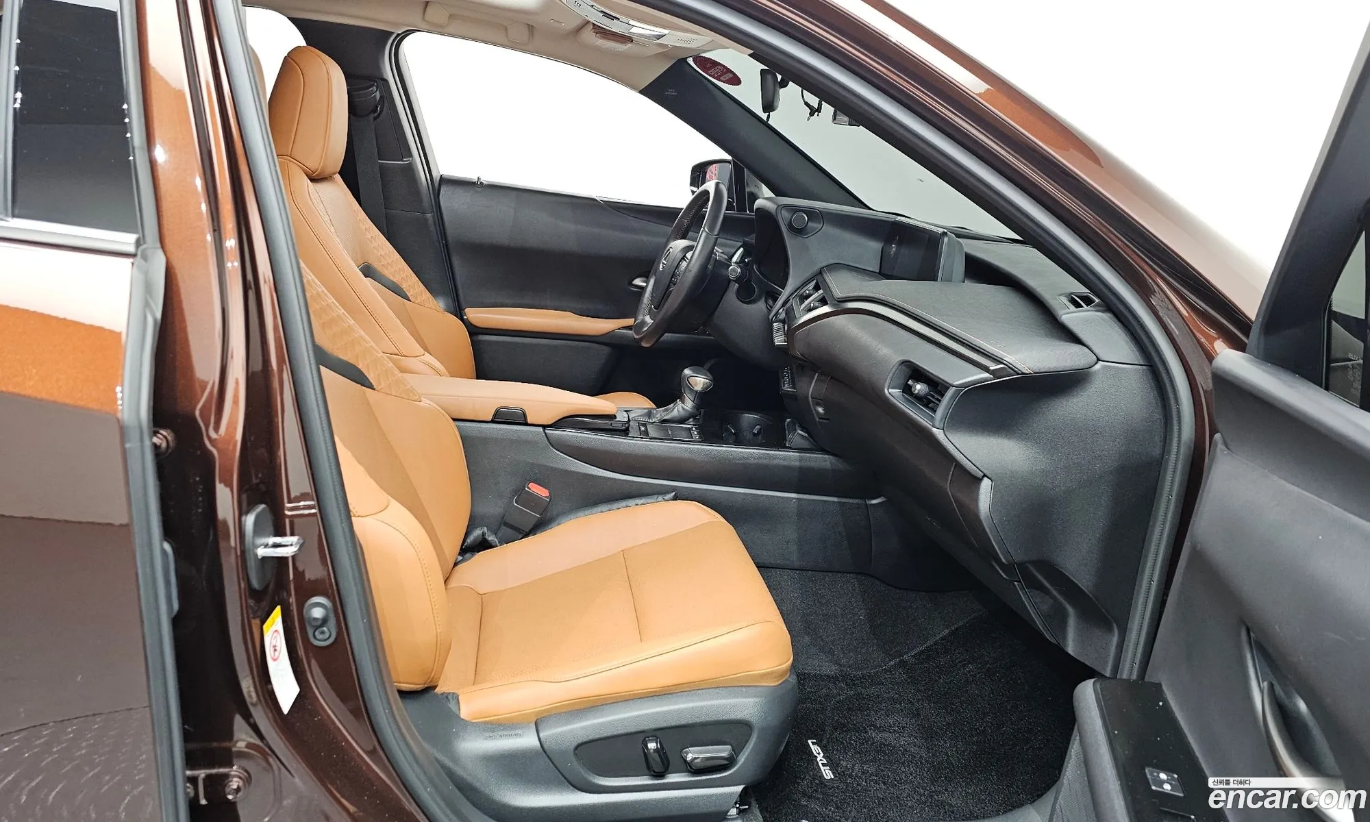 Lexus UX250h 2019 — 14
