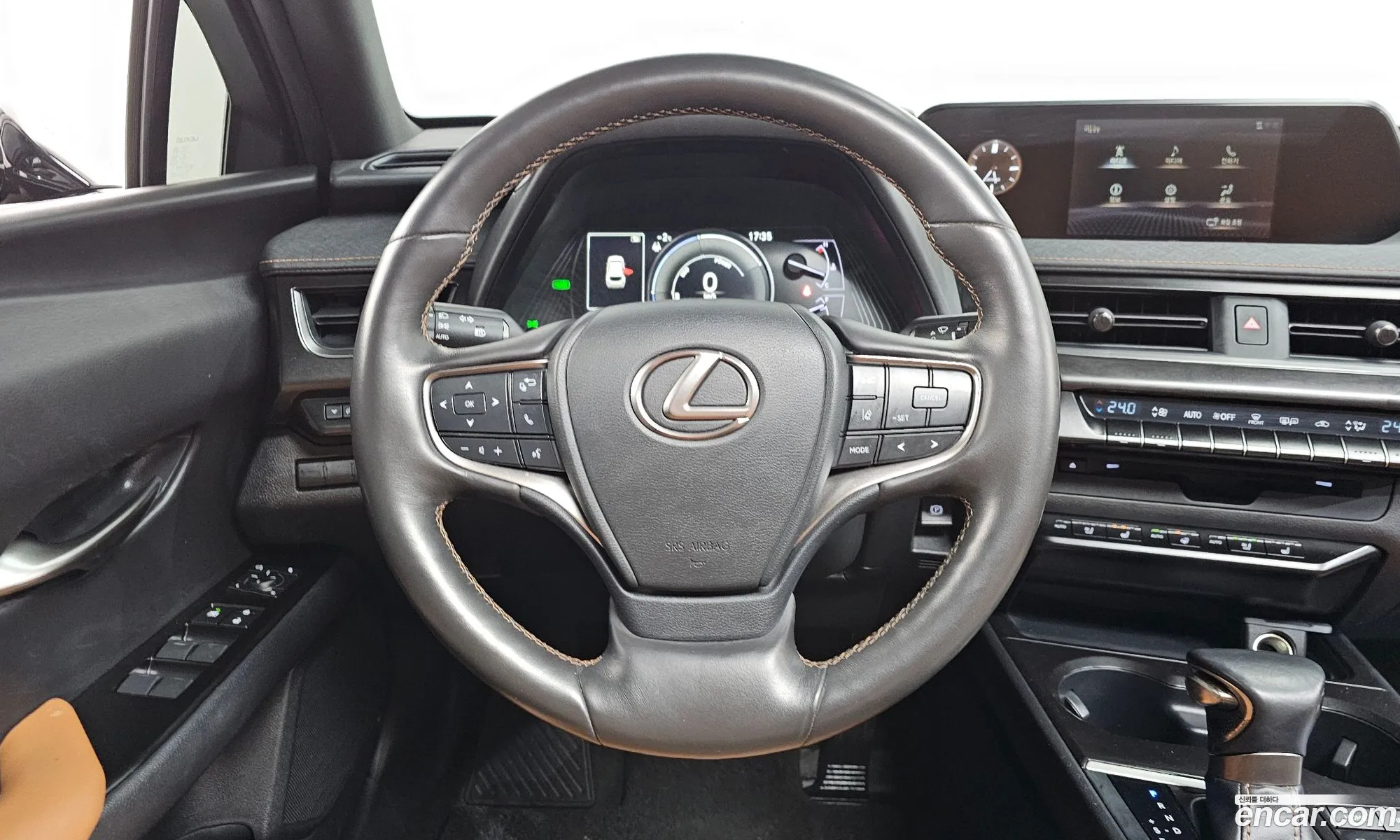 Lexus UX250h 2019 — 20