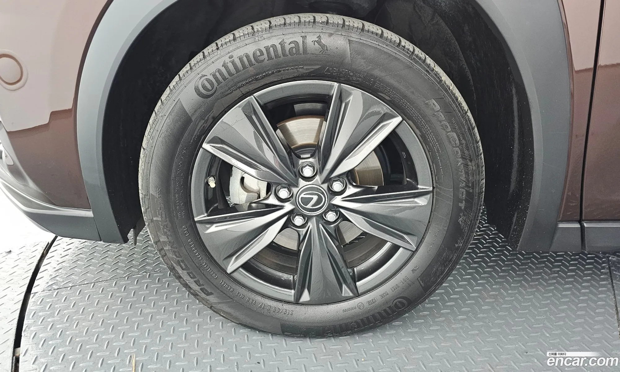 Lexus UX250h 2019 — 5