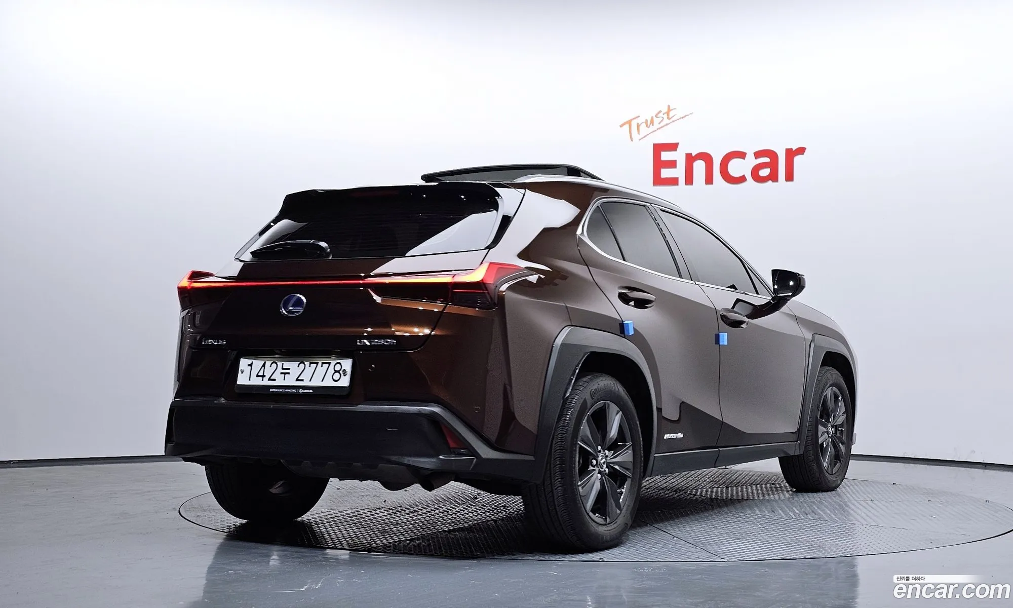 Lexus UX250h 2019 — 18