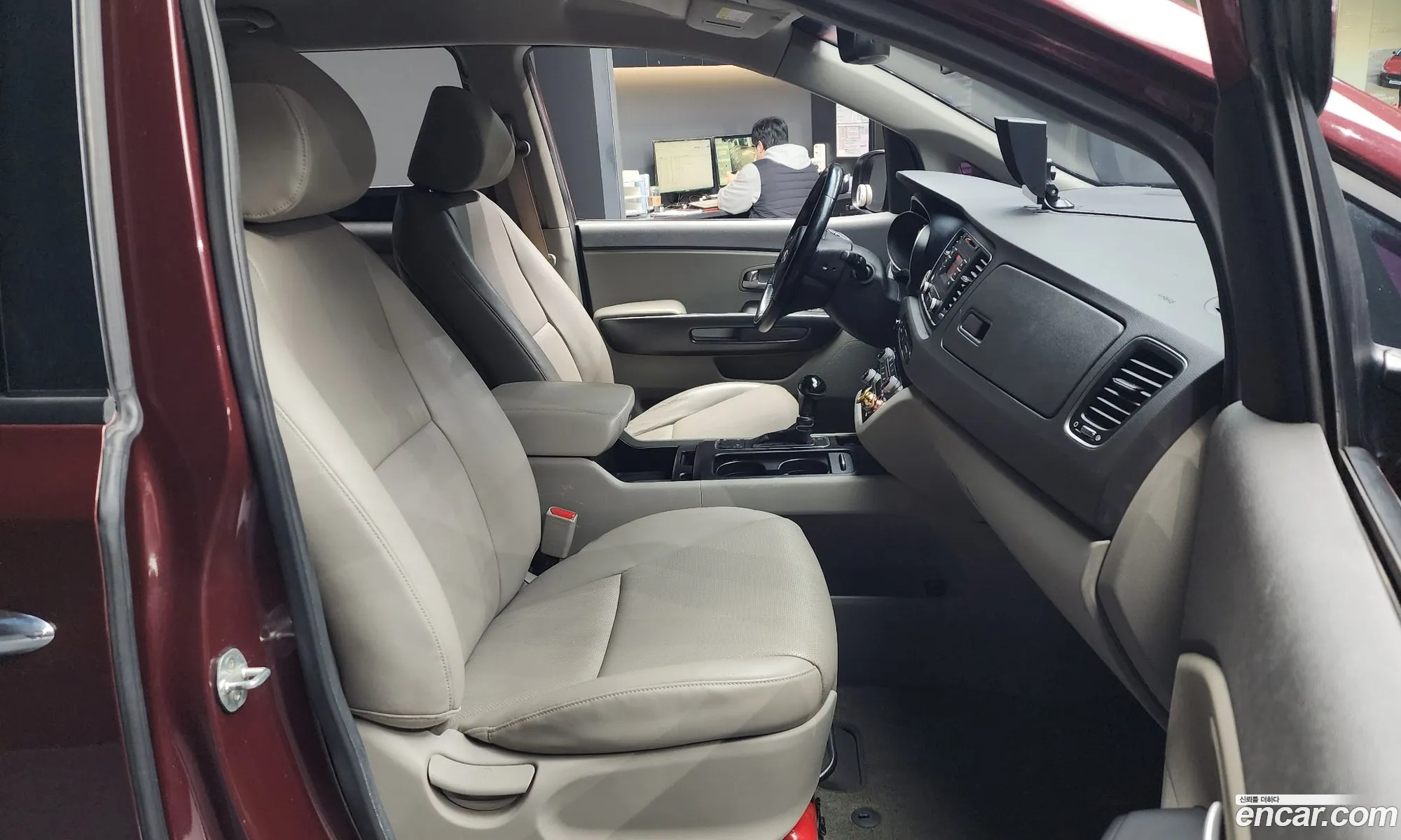 Kia Carnival 2014 — 11