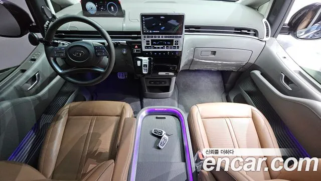 Hyundai Staria 2023 — 2