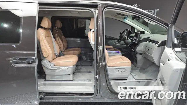 Hyundai Staria 2023 — 18