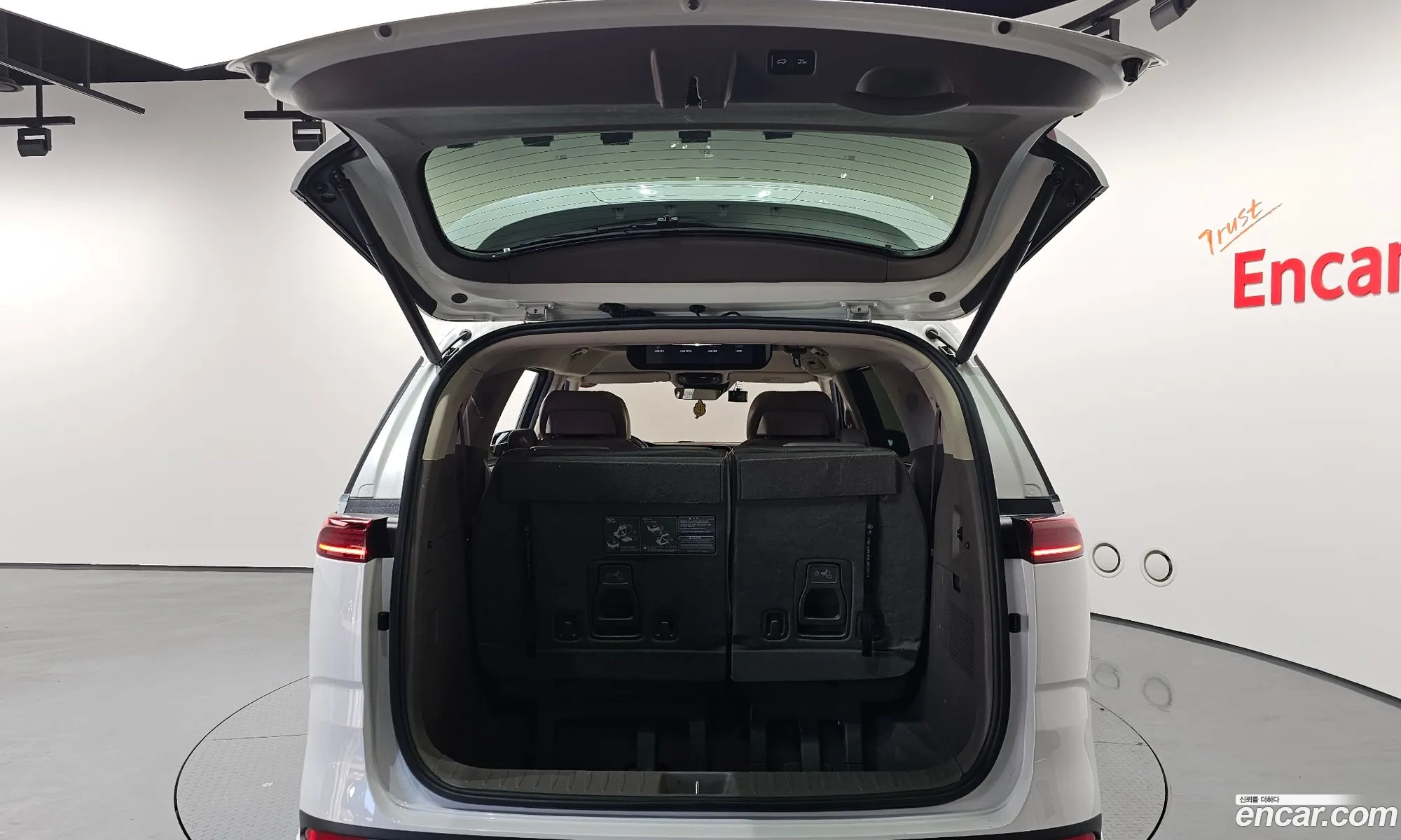 Kia Carnival 2021 — 18