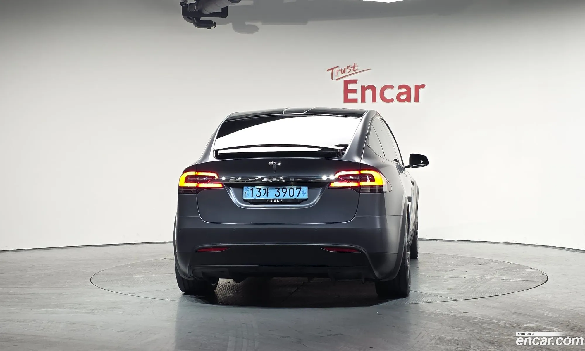 Tesla Model X 2020 — 8
