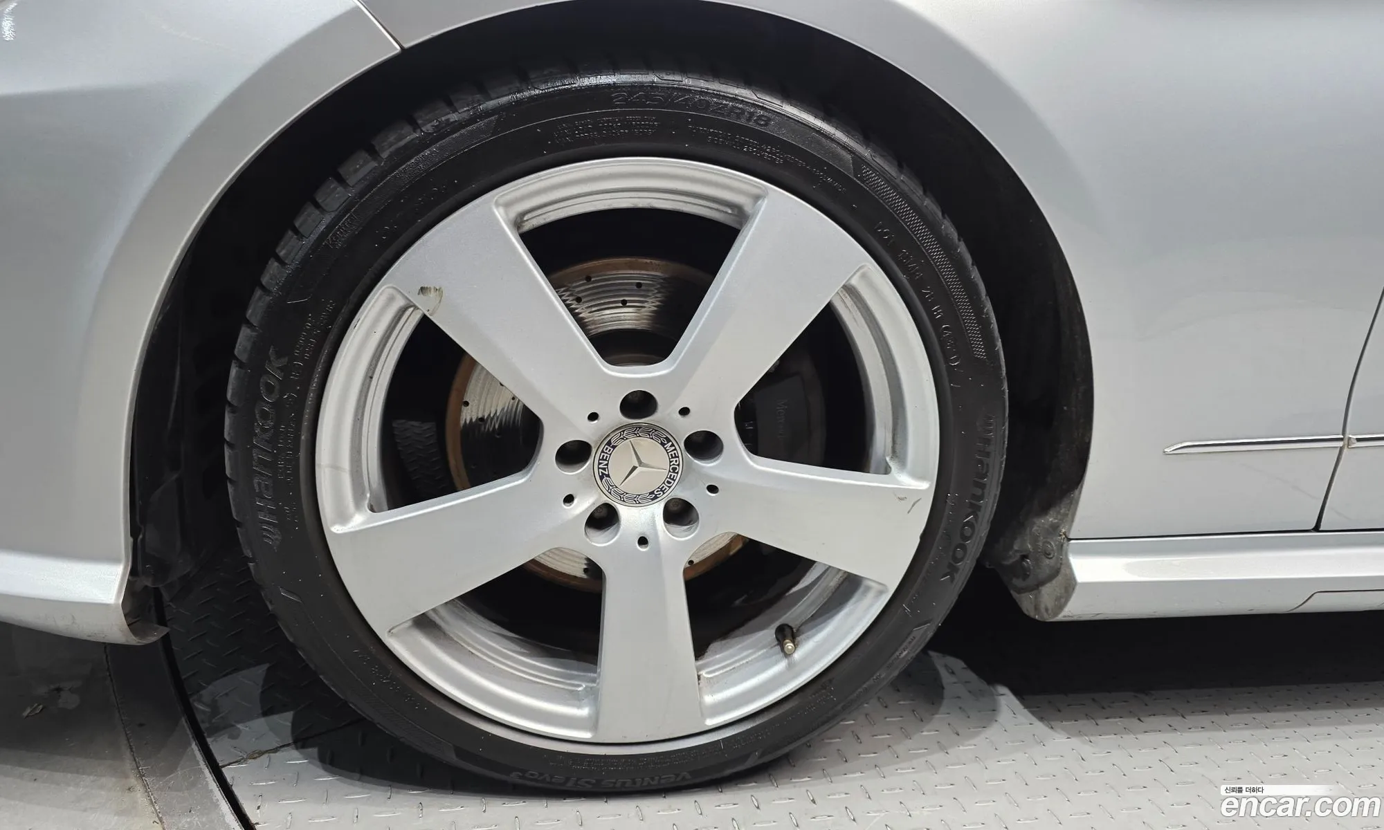 Mercedes-Benz E-Class W212 2012 WDDHF5FB8DA691128 — 18