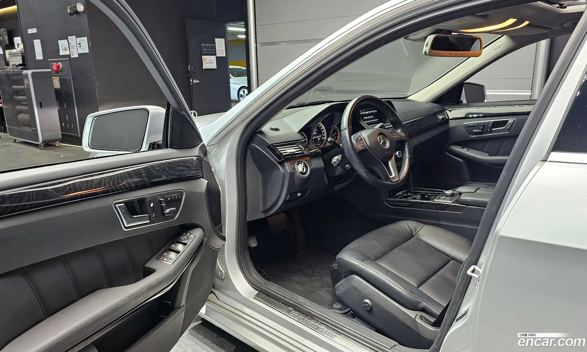Mercedes-Benz E-Class W212 2012 WDDHF5FB8DA691128 — 16